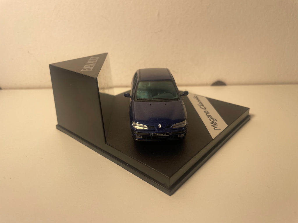 Renault Mégane Classic bleue foncée - VITESSE (coffret boite carrée)