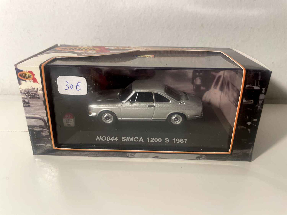 Simca 1200S szara z 1967 roku (Nostalgia)