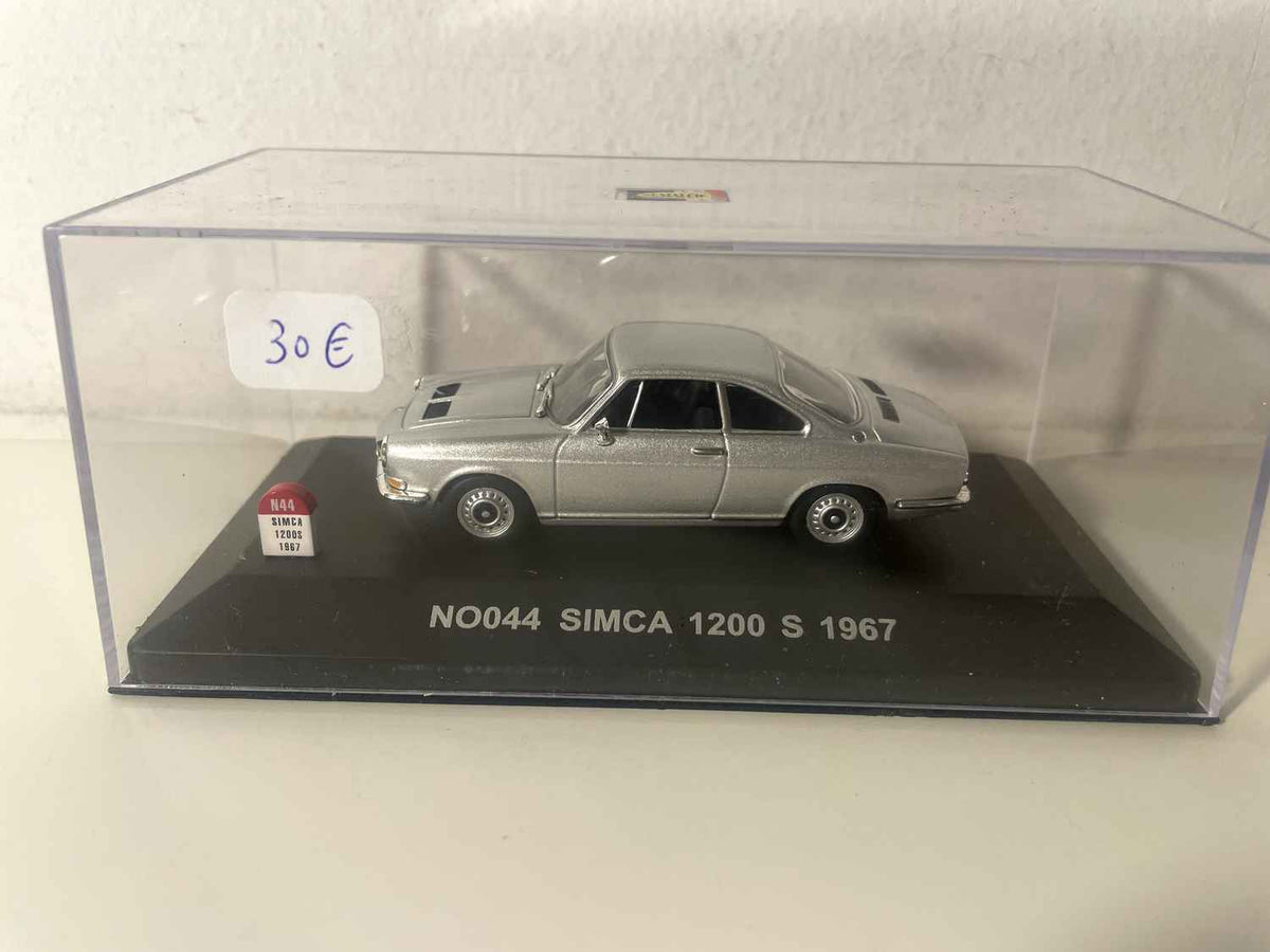 Simca 1200S szara z 1967 roku (Nostalgia)