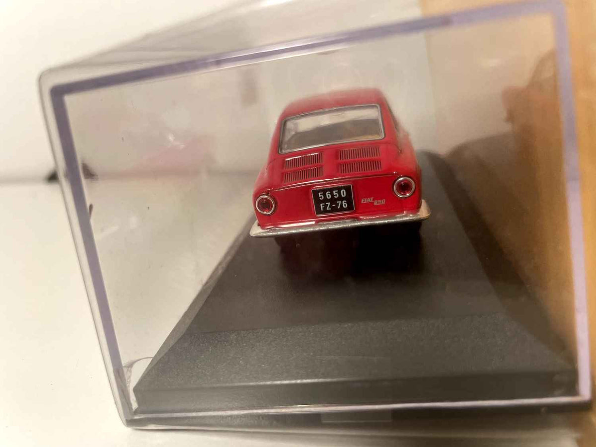 Fiat 850 coupé rosso del 1967