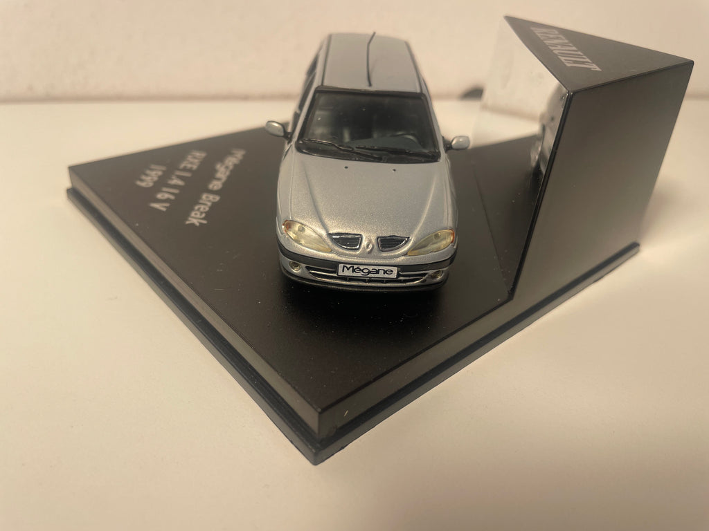 Renault Mégane Break RXE 1.4 16V cinza de 1999 - VITESSE (caixa quadrada)