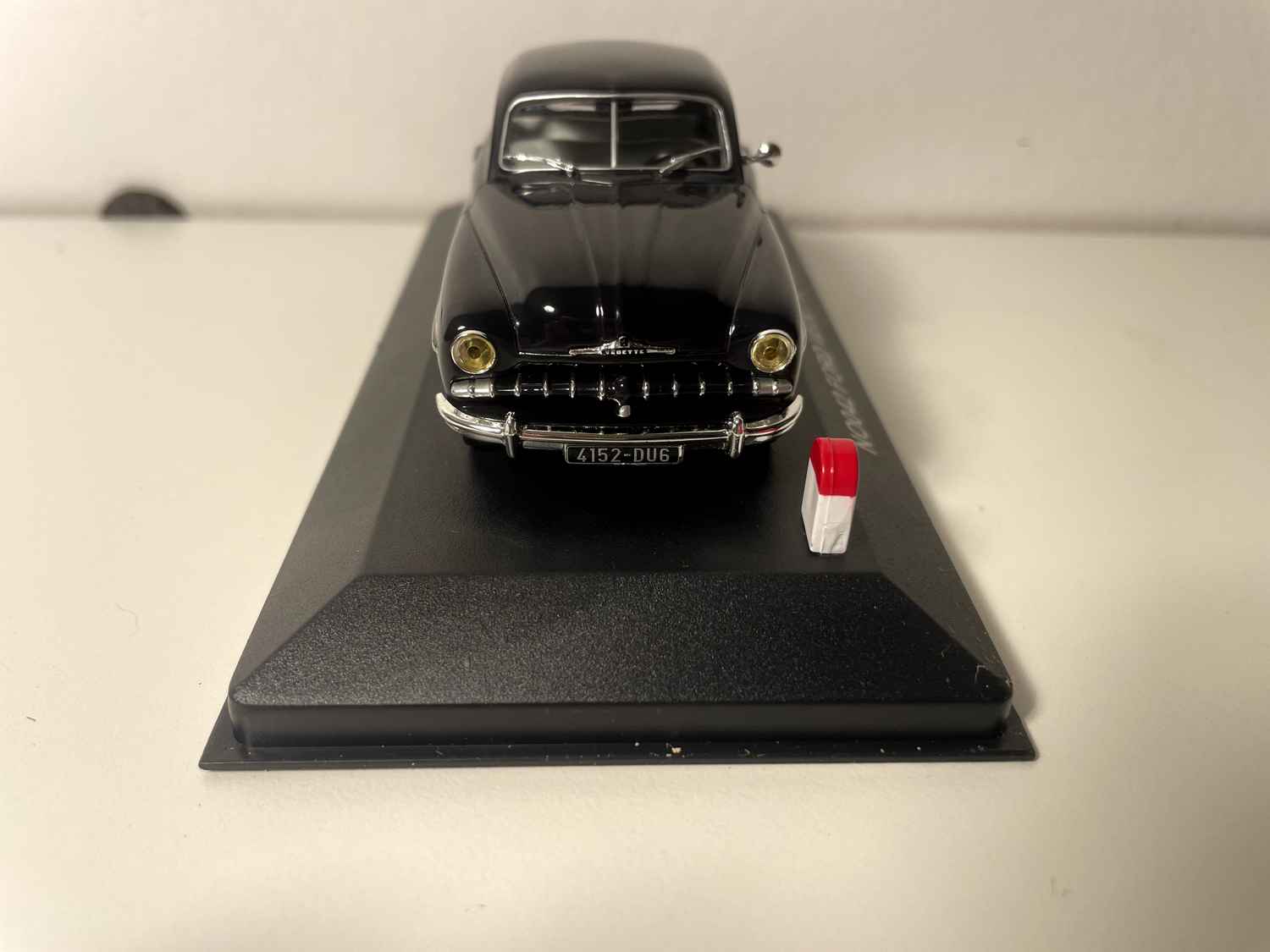 Ford Vedette bleue très foncée de 1950 - NOSTALGIE référence NO042