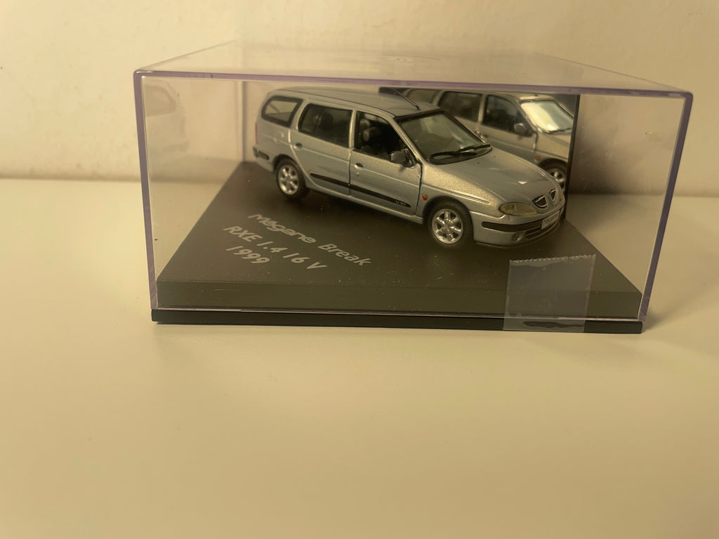 Renault Mégane Break RXE 1.4 16V cinza de 1999 - VITESSE (caixa quadrada)