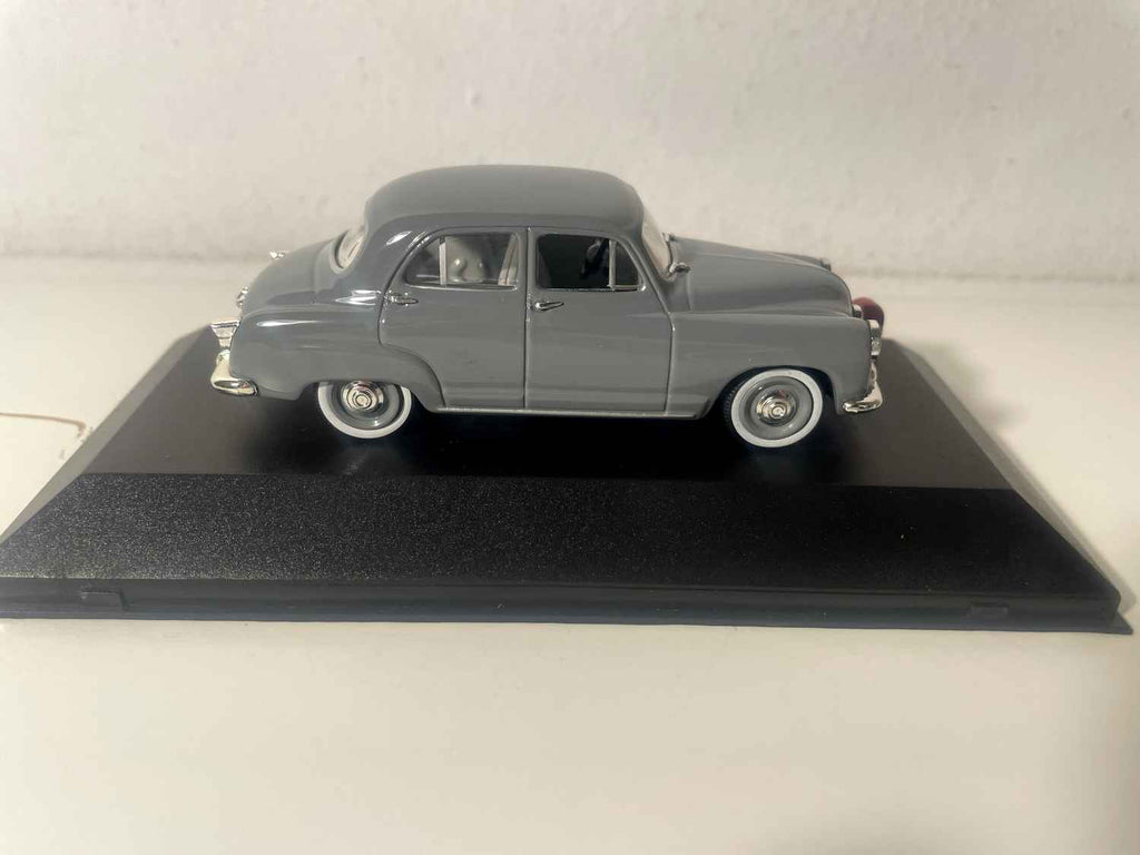Simca Aronde grigia del 1952 (Nostalgia)