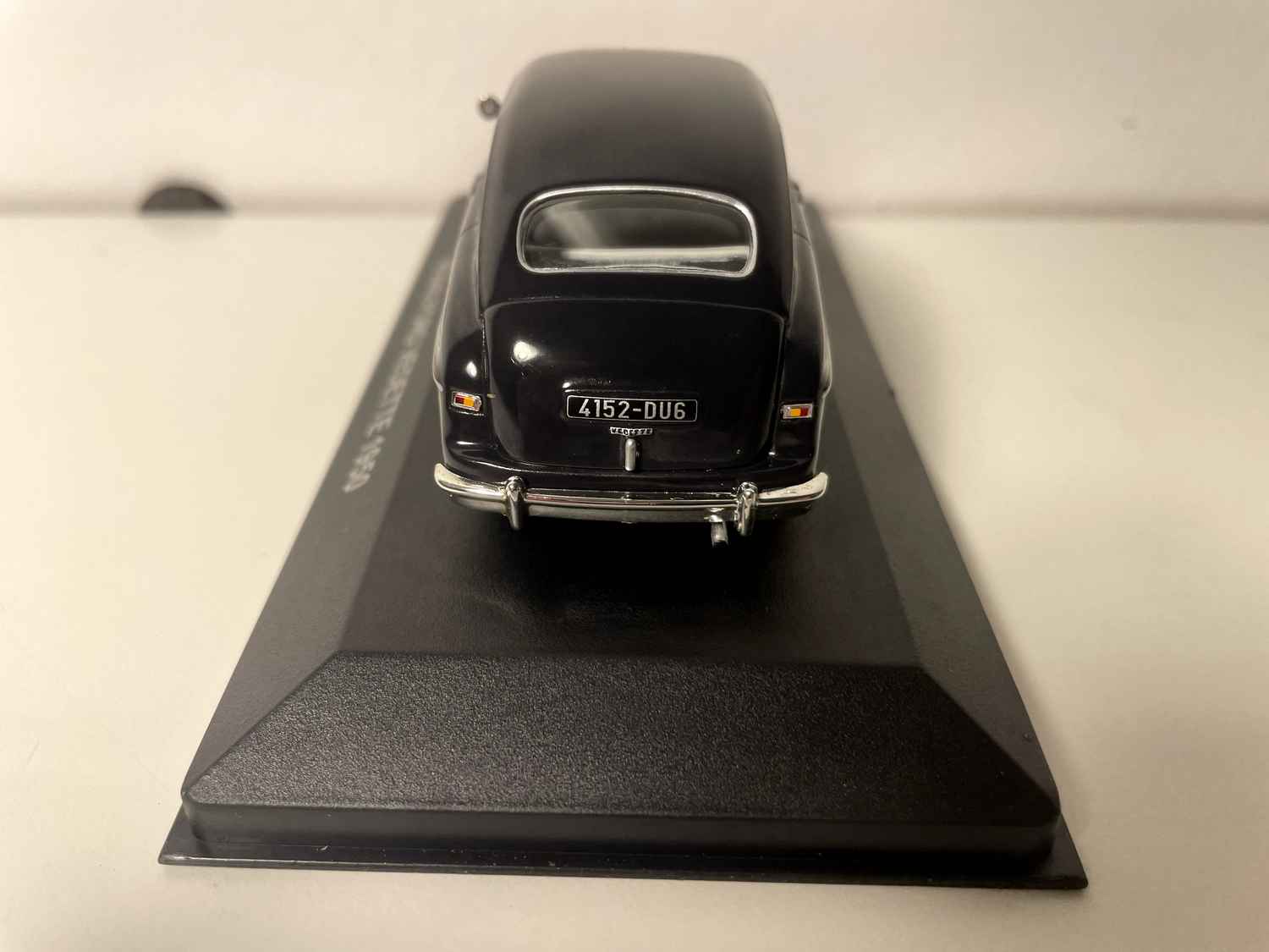 Ford Vedette bleue très foncée de 1950 - NOSTALGIE référence NO042