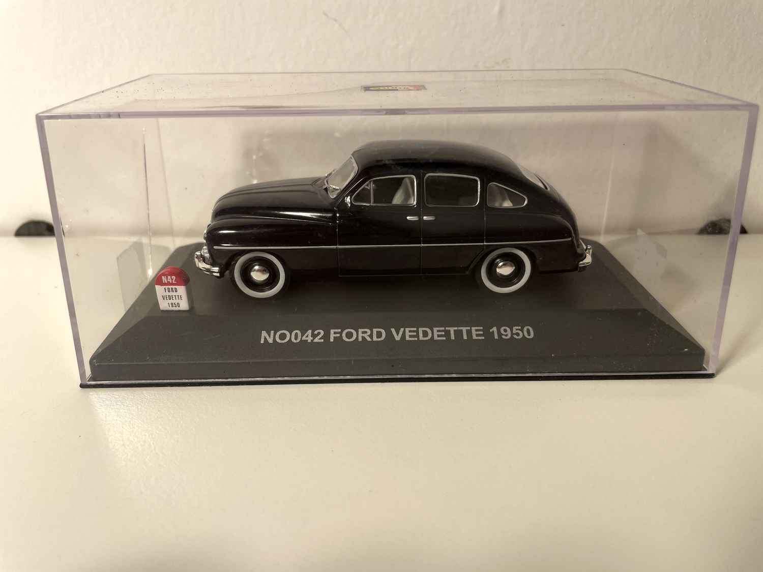 Ford Vedette bleue très foncée de 1950 - NOSTALGIE référence NO042