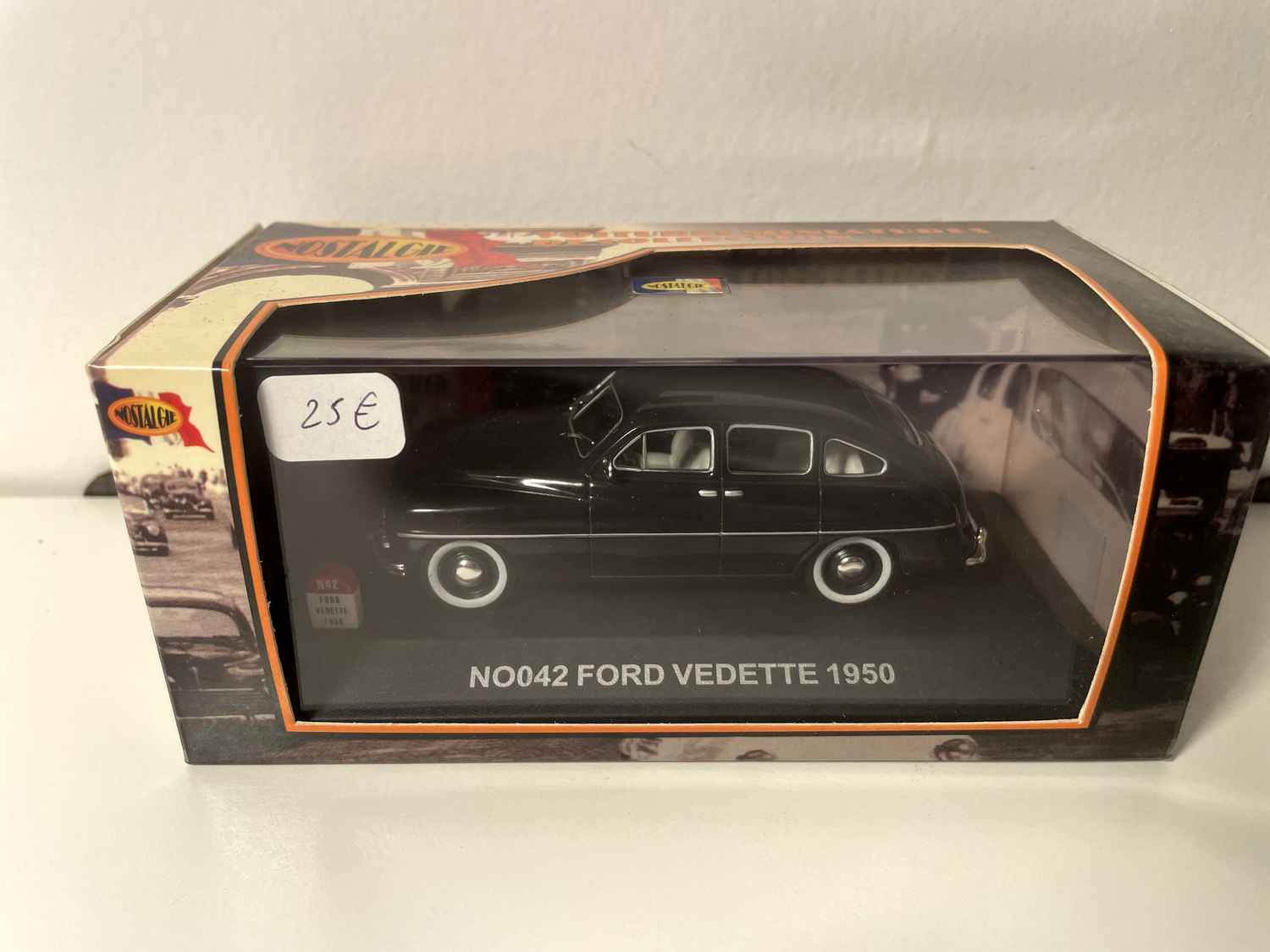 Ford Vedette bleue très foncée de 1950 - NOSTALGIE référence NO042
