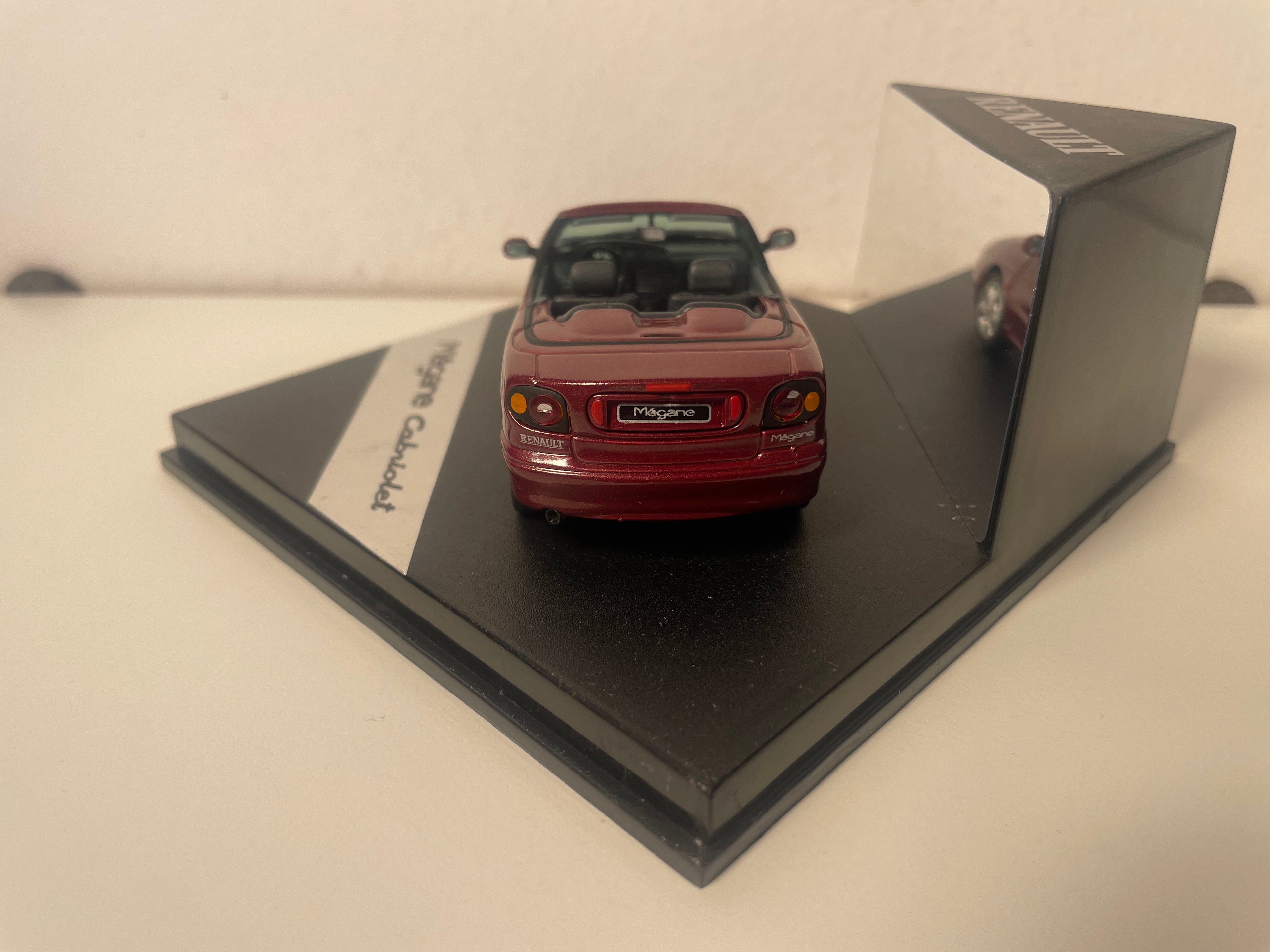 Renault Mégane Cabriolet Bordeaux - VITESSE (Square Box Set)