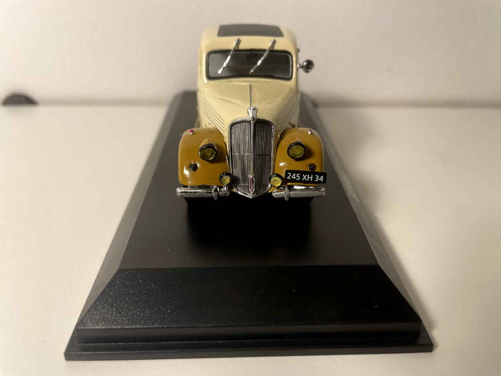 Renault Celtaquatre beige et marron de 1934 - NOREV