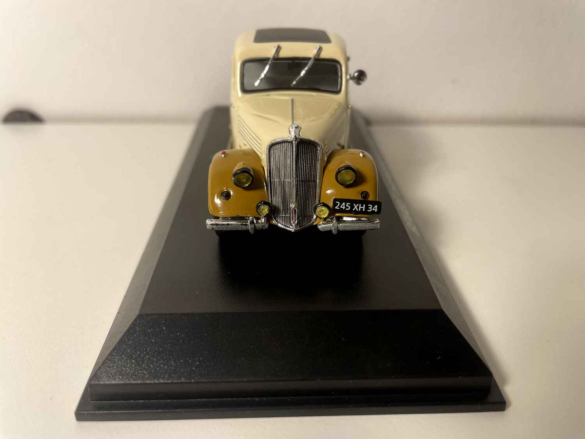 Renault Celtaquatre beige e marrone del 1934 - NOREV