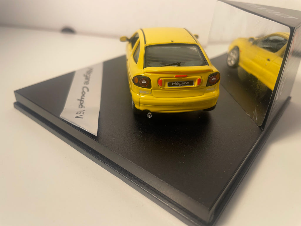 Renault Mégane Coupé 16V jaune - VITESSE (coffret boite carrée) avec boite en carton violette