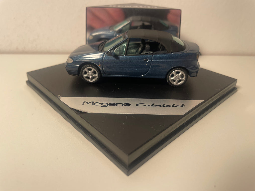 Renault Mégane Cabriolet bleue foncée - VITESSE (coffret boite carrée) sans la boite en carton