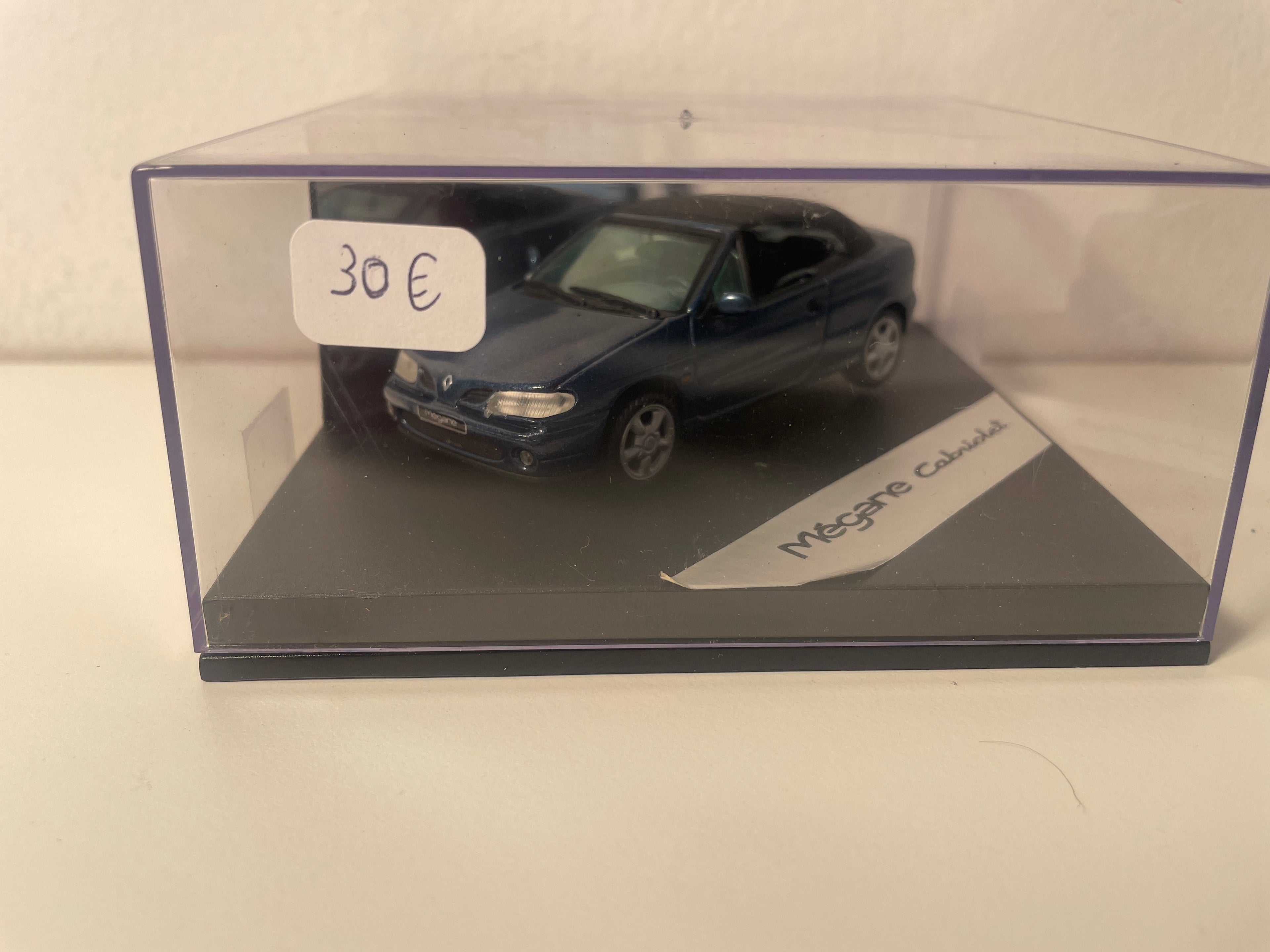 Renault Mégane Cabriolet bleue foncée - VITESSE (coffret boite carrée) sans la boite en carton