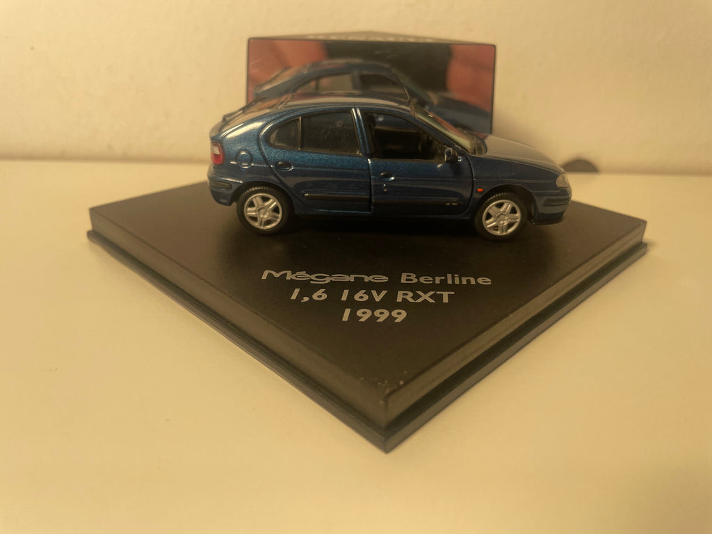 Renault Mégane Sedan 1.6 16V RXT Azul Escuro de 1999 - VITESSE (Conjunto de Caixa Quadrada)