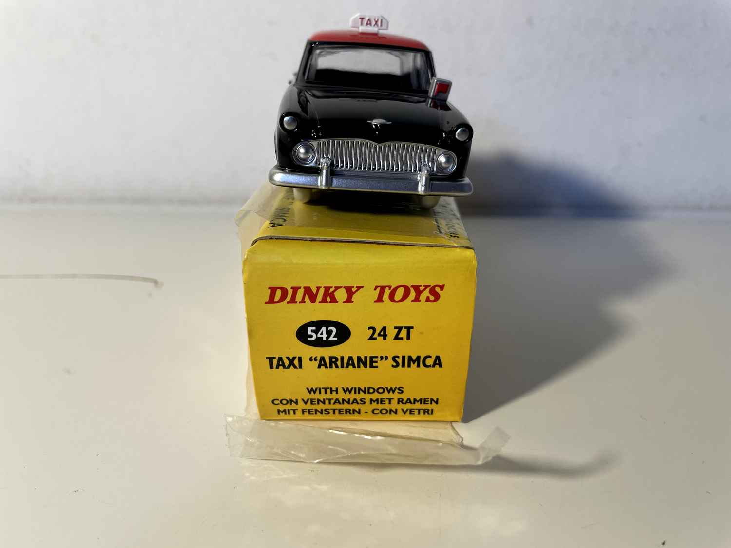 Simca Ariane "Taxi" rot mit schwarzem Dach Dinky-Toys (Editions Atlas)