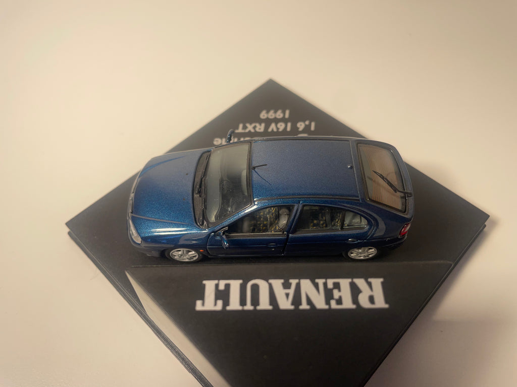 Renault Mégane Sedan 1.6 16V RXT Azul Escuro de 1999 - VITESSE (Conjunto de Caixa Quadrada)