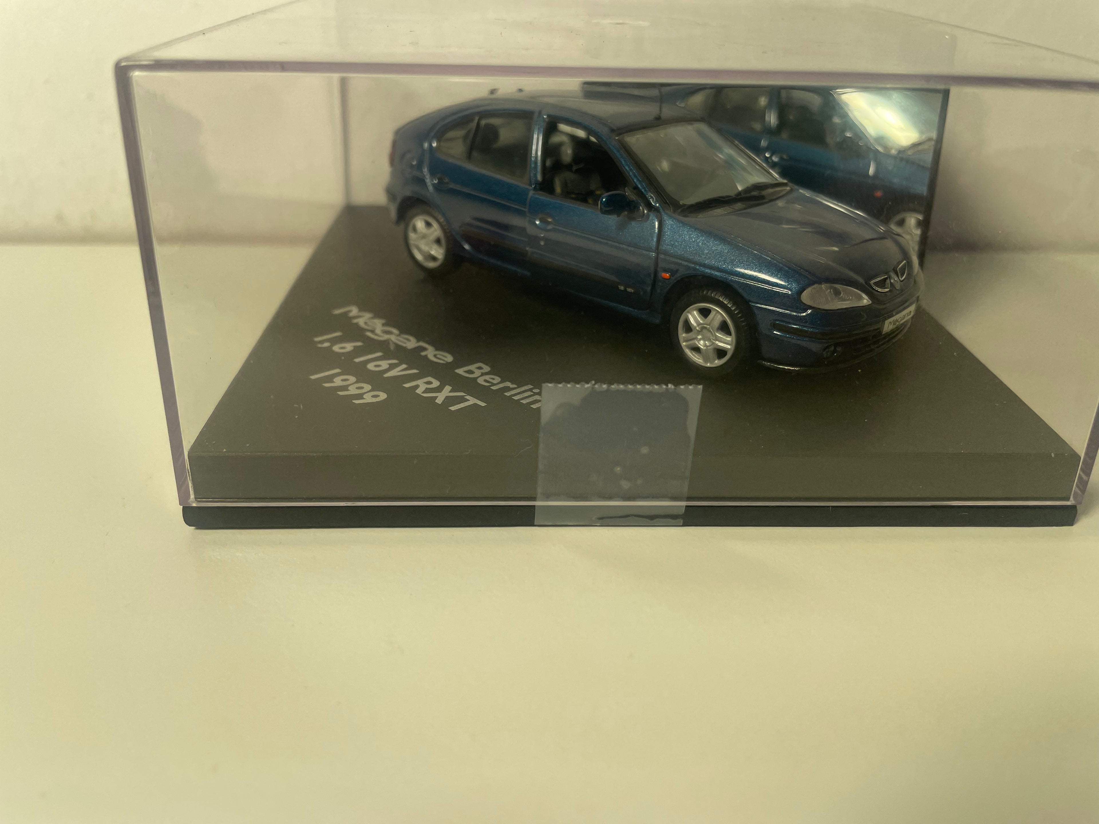 Renault Mégane Sedan 1.6 16V RXT Azul Escuro de 1999 - VITESSE (Conjunto de Caixa Quadrada)