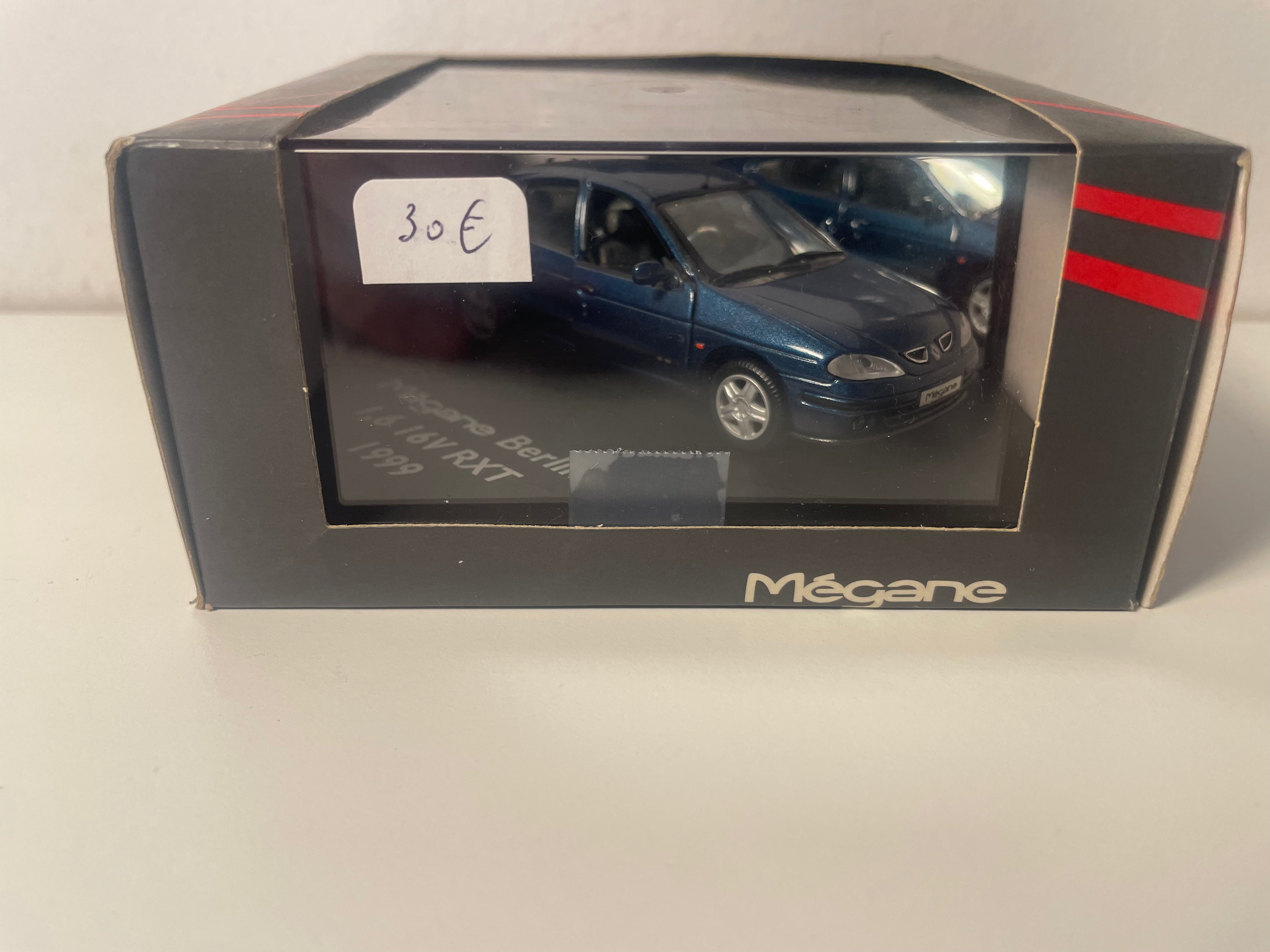 Renault Mégane Sedan 1.6 16V RXT Azul Escuro de 1999 - VITESSE (Conjunto de Caixa Quadrada)