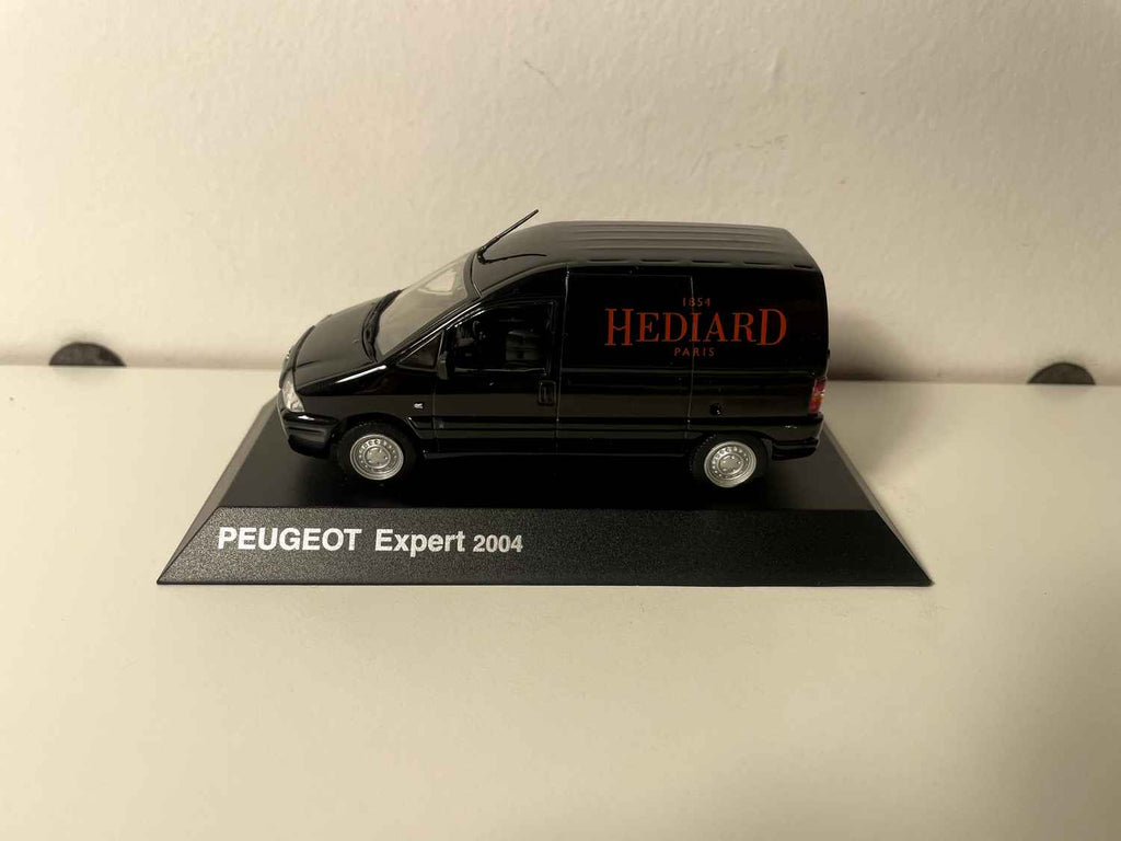 Peugeot Expert negro de 2004 con publicidad HEDIARD