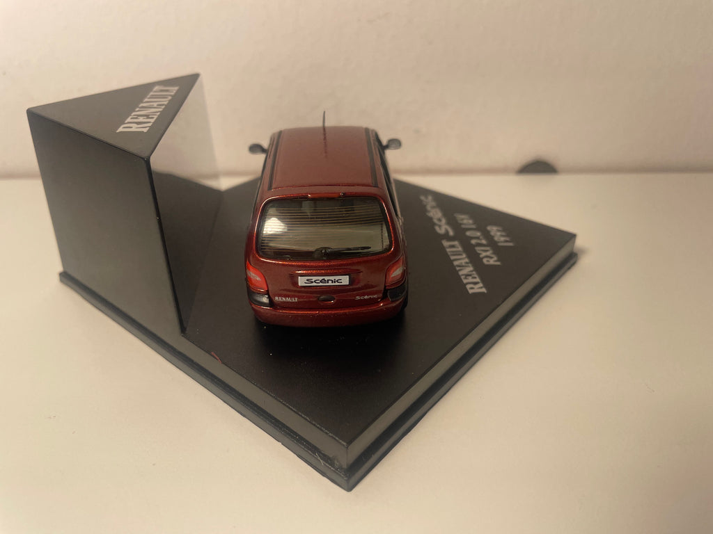 Renault Scénic RXI 2.0 16 V marron de 1999 - VITESSE (coffret boite carrée) - Défauts de peinture