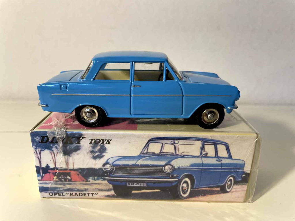 Opel Kadett niebieski Dinky-Toys (Editions Atlas)