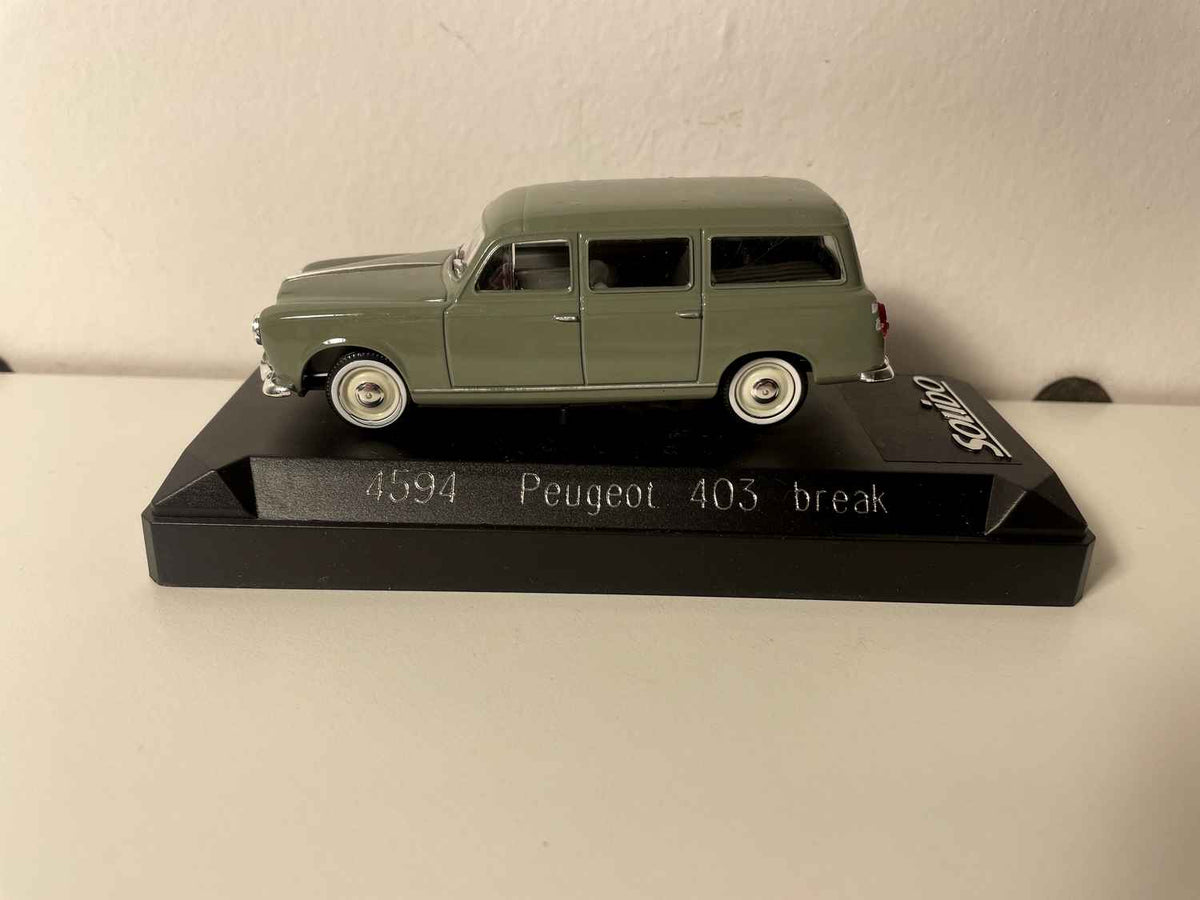 Peugeot 403 station wagon verde scuro (riferimento Solido 4594)