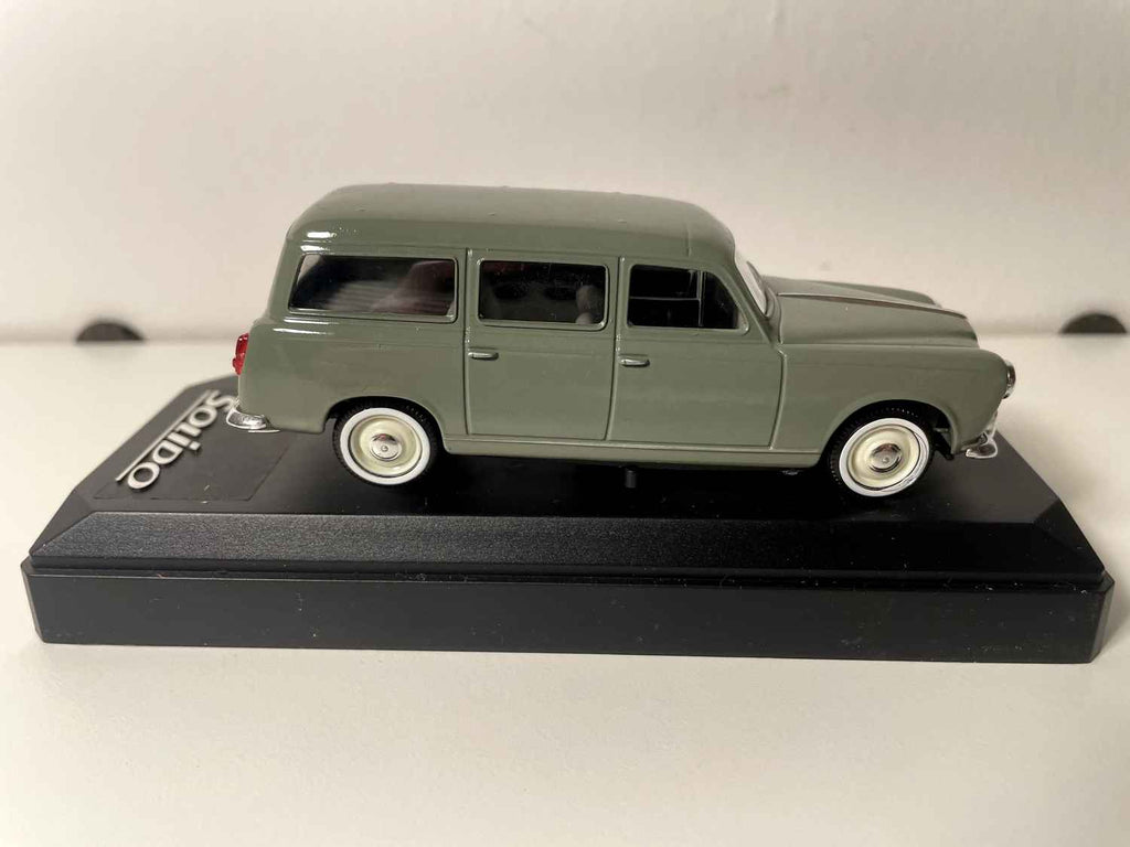Peugeot 403 station wagon verde scuro (riferimento Solido 4594)