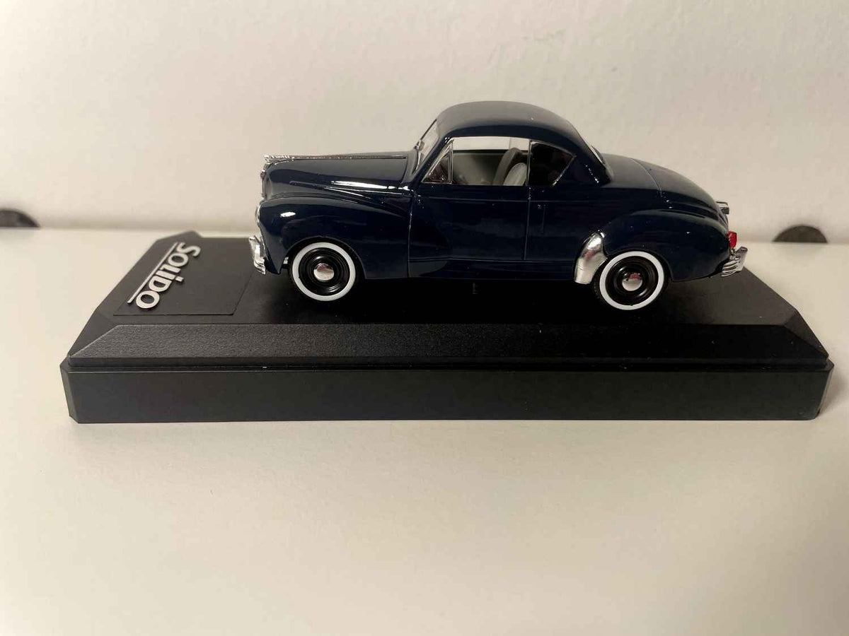 Peugeot 203 coupé azul oscuro (Referencia Solido 45105)