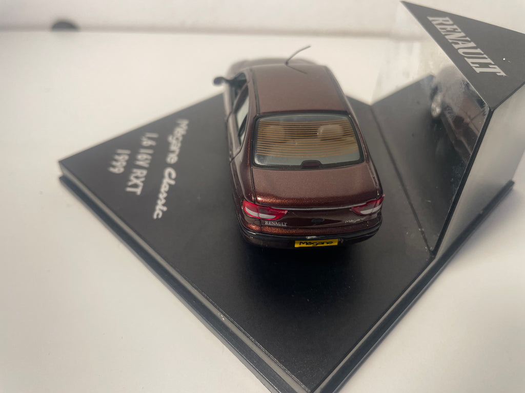 Renault Mégane Classic 1,6 16V RXT bordeaux de 1999 - VITESSE coffret boite carrée (manque rétro passager)