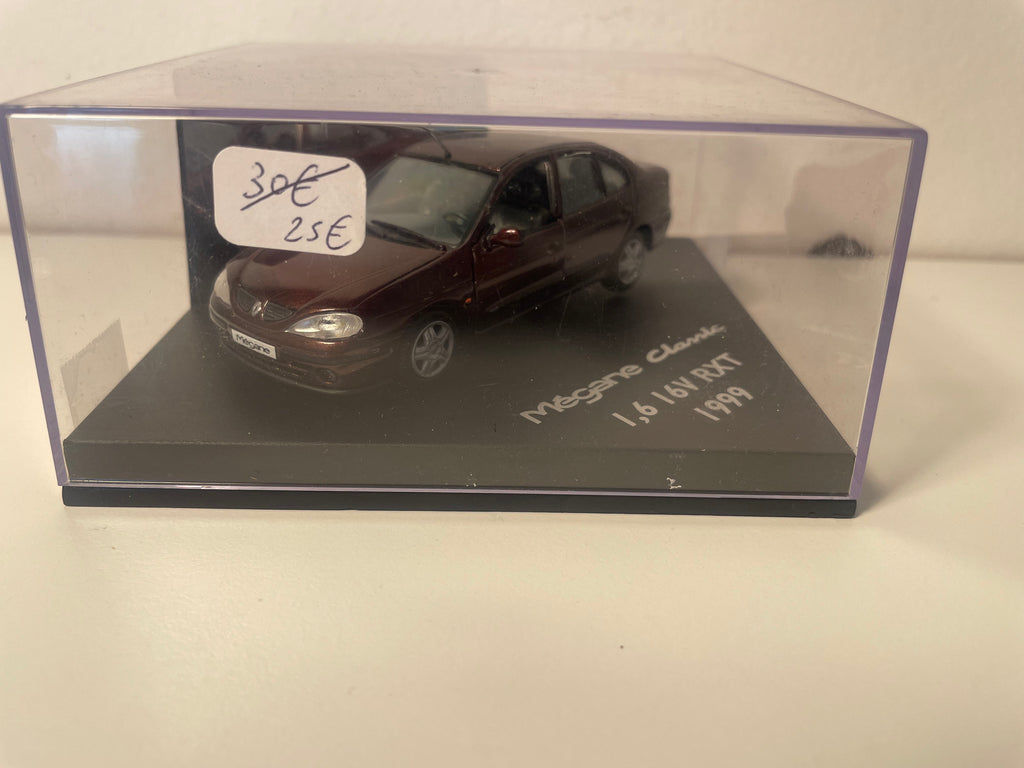 Renault Mégane Classic 1,6 16V RXT bordeaux de 1999 - VITESSE coffret boite carrée (manque rétro passager)