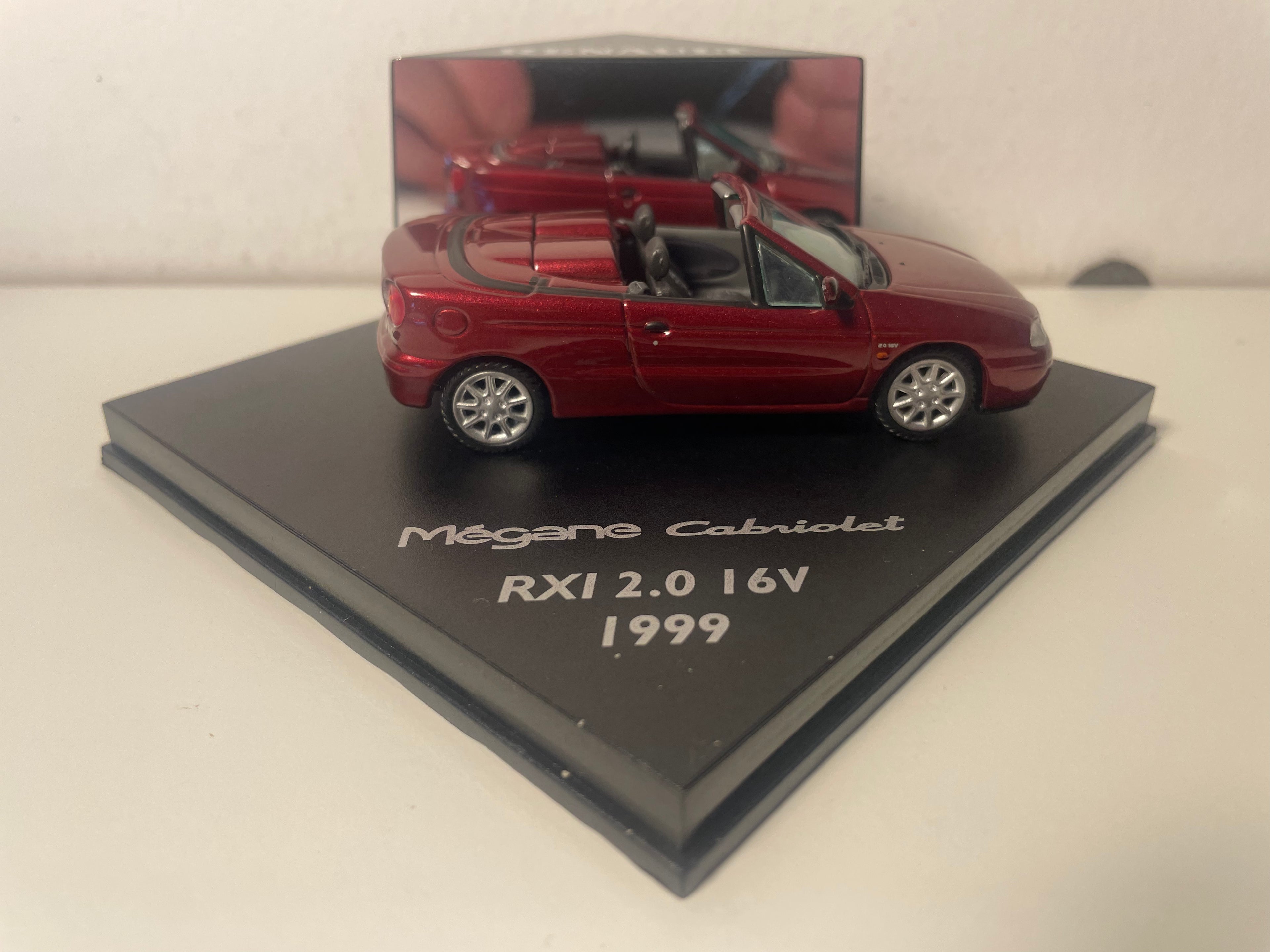 Renault Mégane Cabriolet RXI 2.0 16V bordeaux de 1999 - VITESSE (coffret boite carrée)