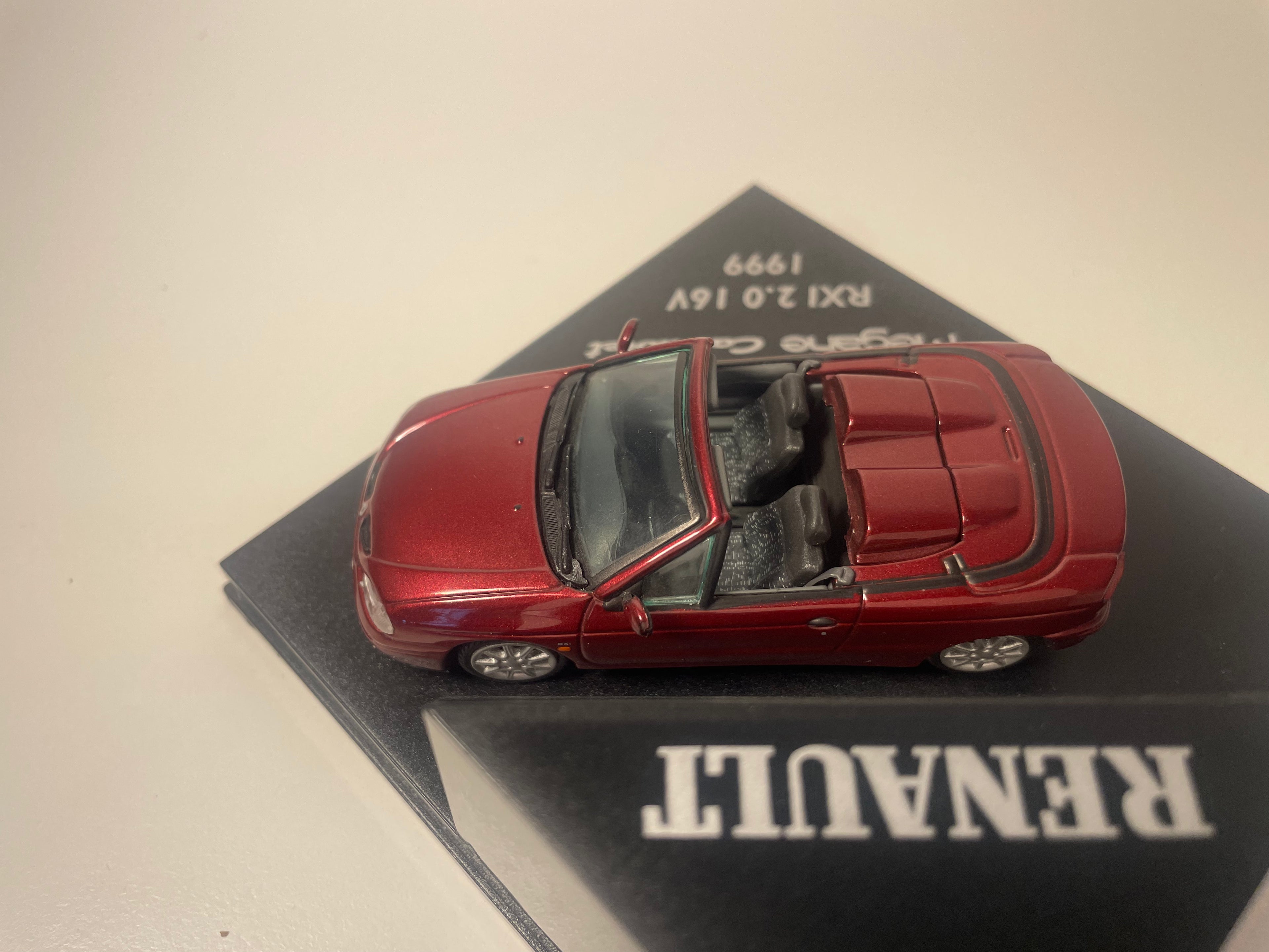 Renault Mégane Cabriolet RXI 2.0 16V bordeaux de 1999 - VITESSE (coffret boite carrée)