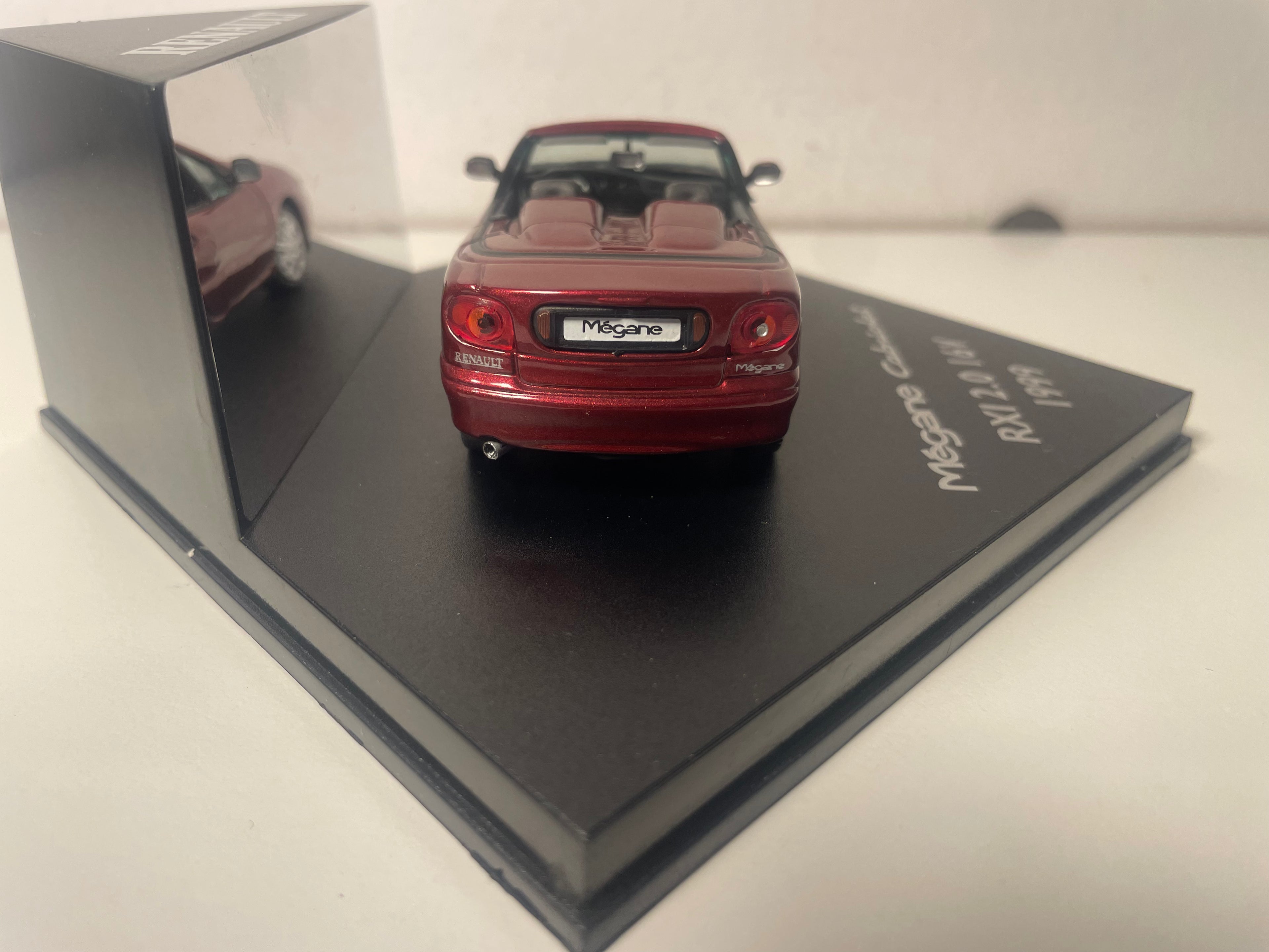 Renault Mégane Cabriolet RXI 2.0 16V bordeaux de 1999 - VITESSE (coffret boite carrée)