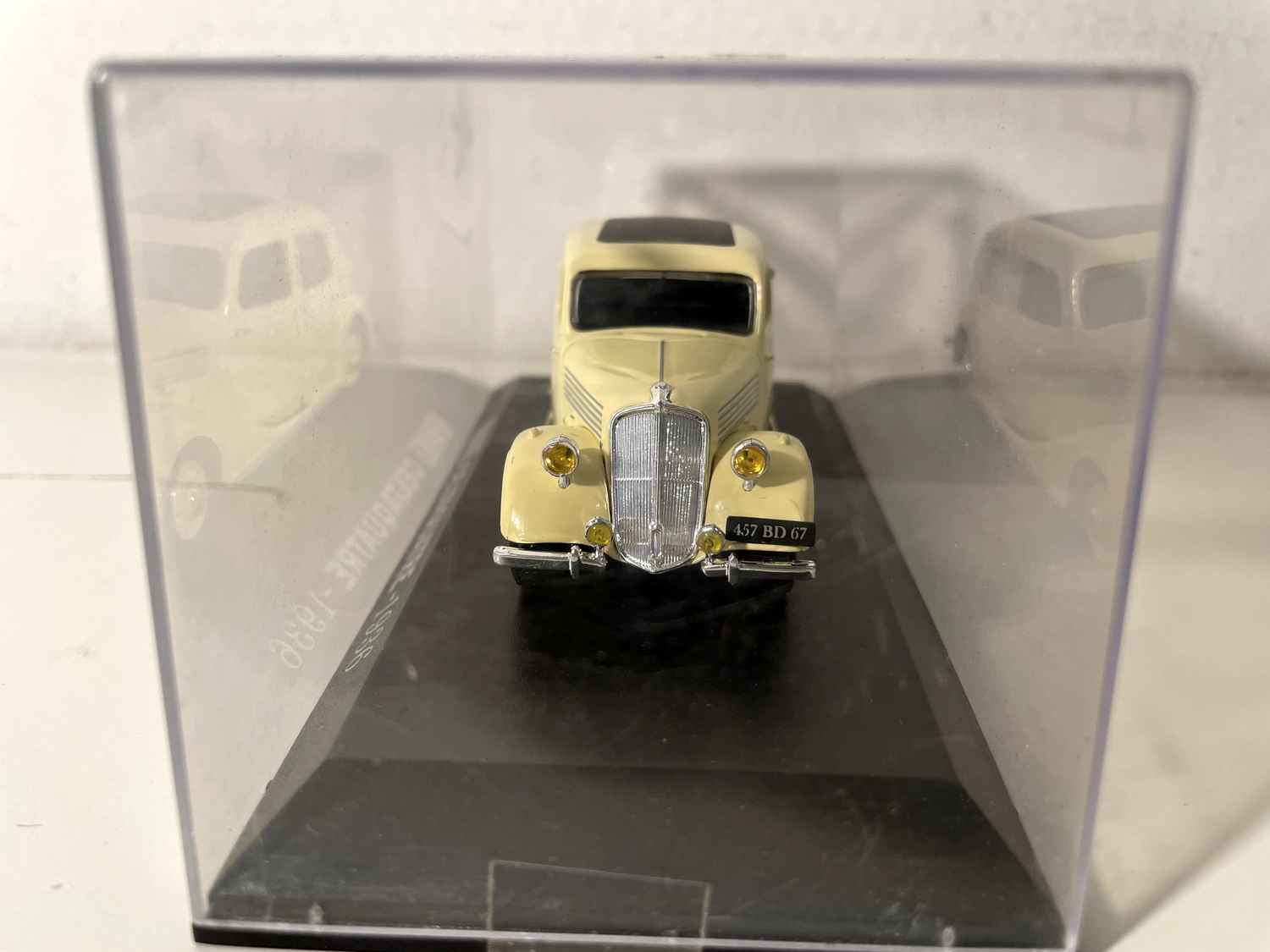 Renault Celtaquatre color crema de 1936