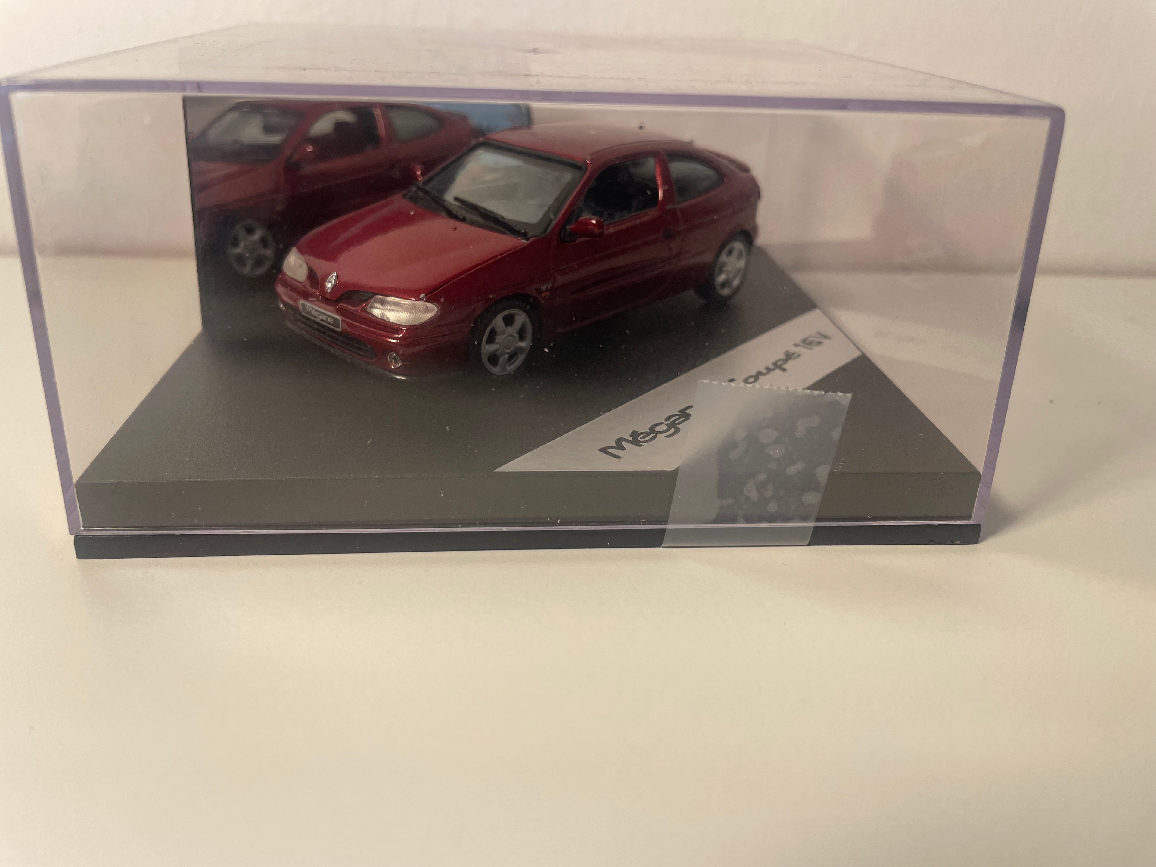 Renault Mégane Coupé 16V bordeaux - VITESSE (coffret boite carrée)