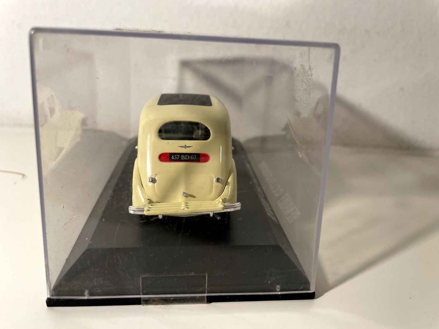 Renault Celtaquatre color crema de 1936