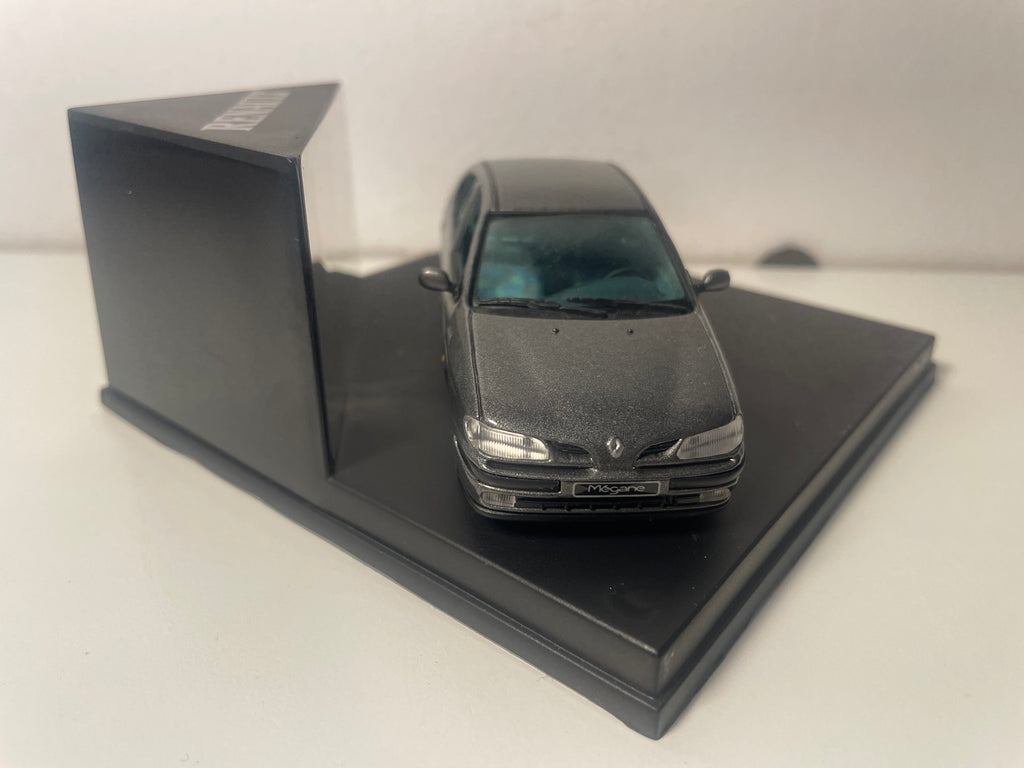 Renault Mégane Classic grise - VITESSE (coffret boite carrée)