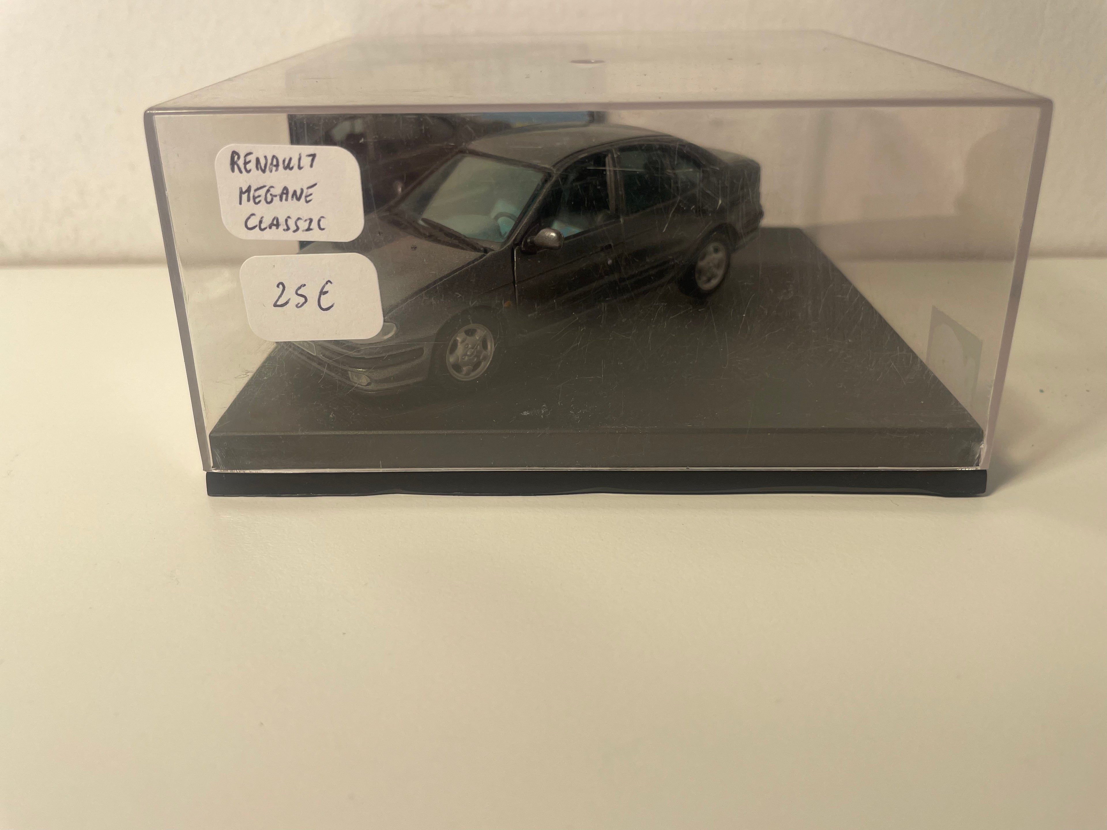 Renault Mégane Classic grise - VITESSE (coffret boite carrée)