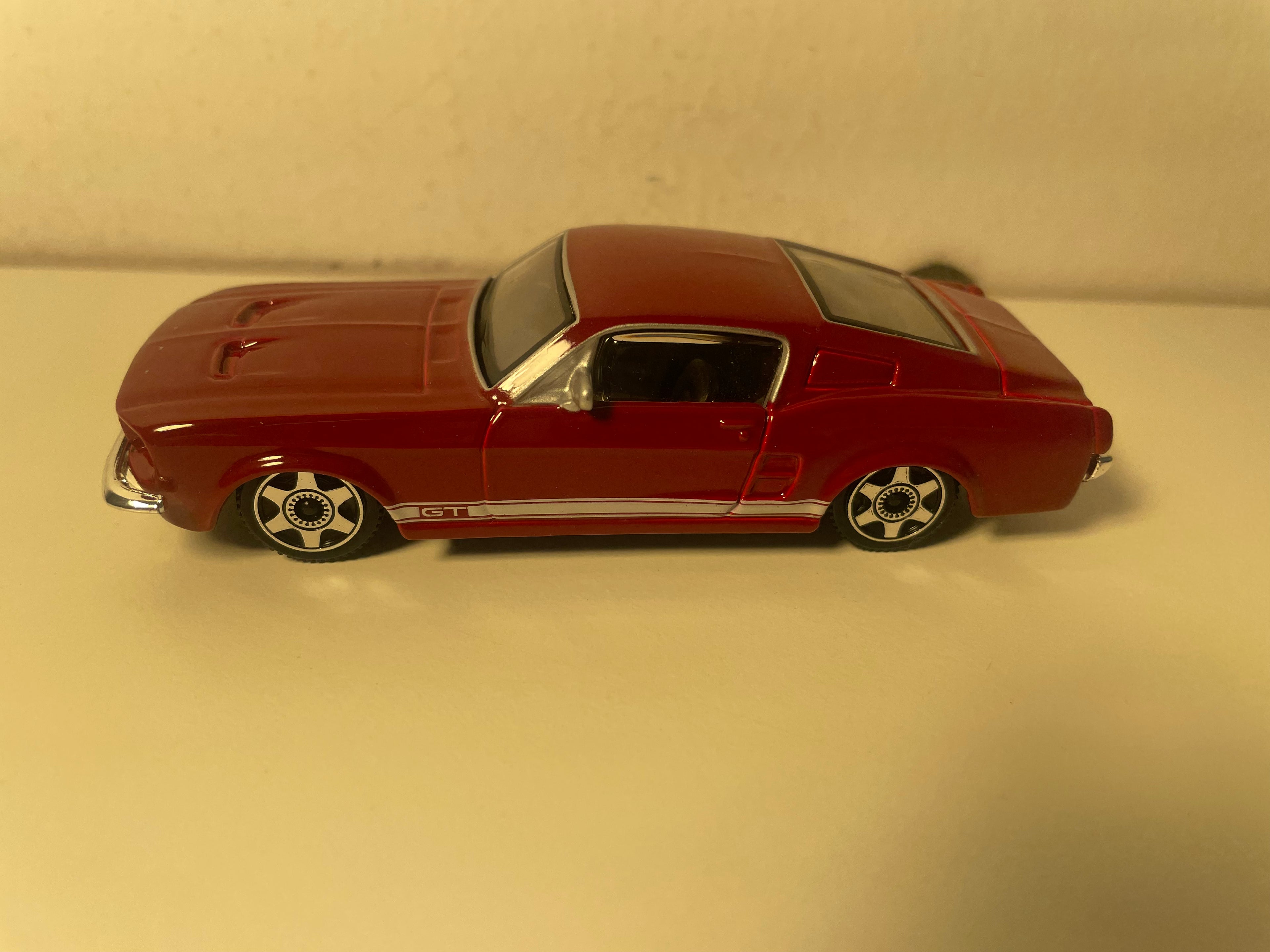 Ford Mustang GT bordeaux - BURAGO