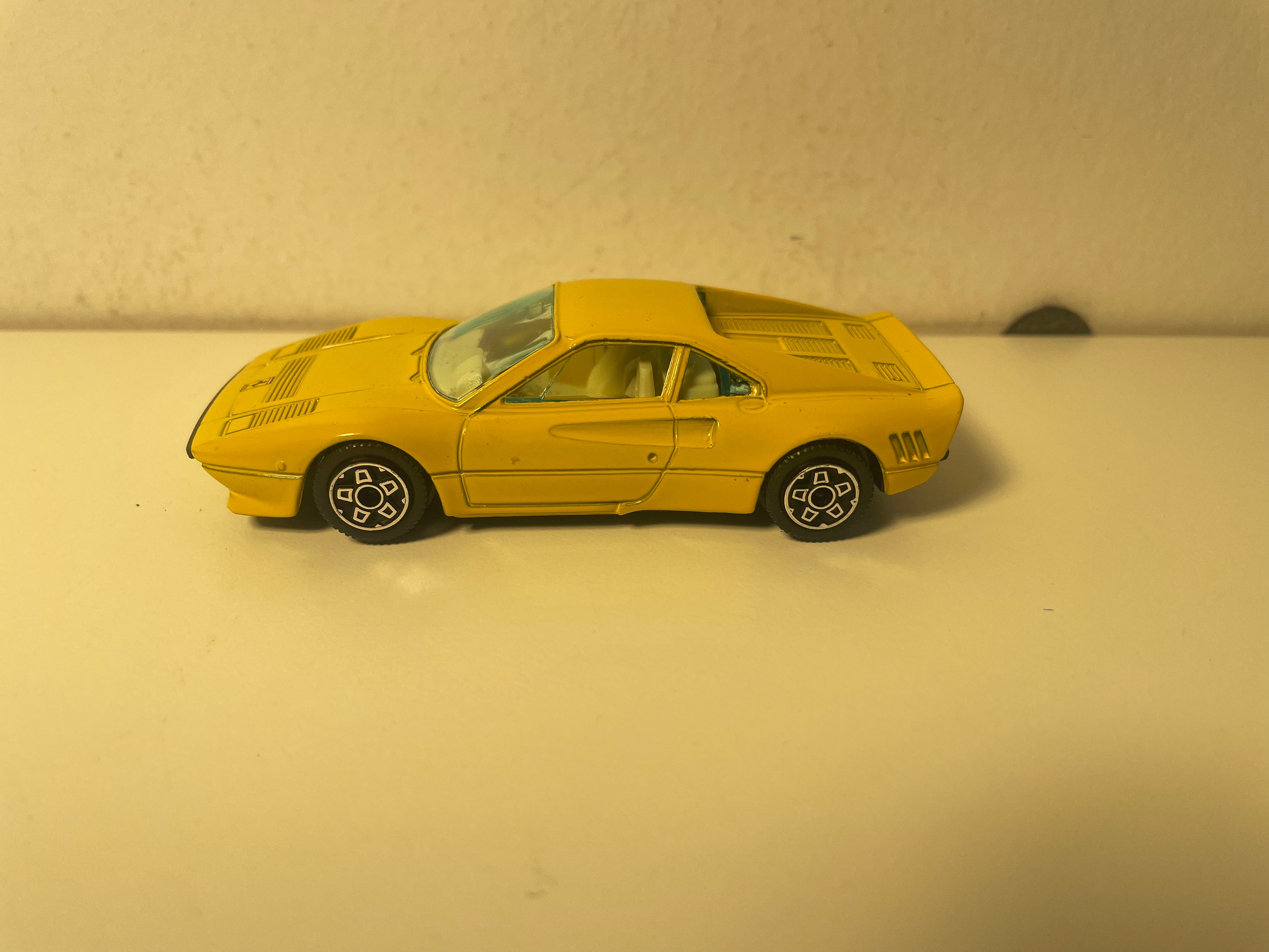 Ferrari GTO giel - BURAGO Referenz 4175