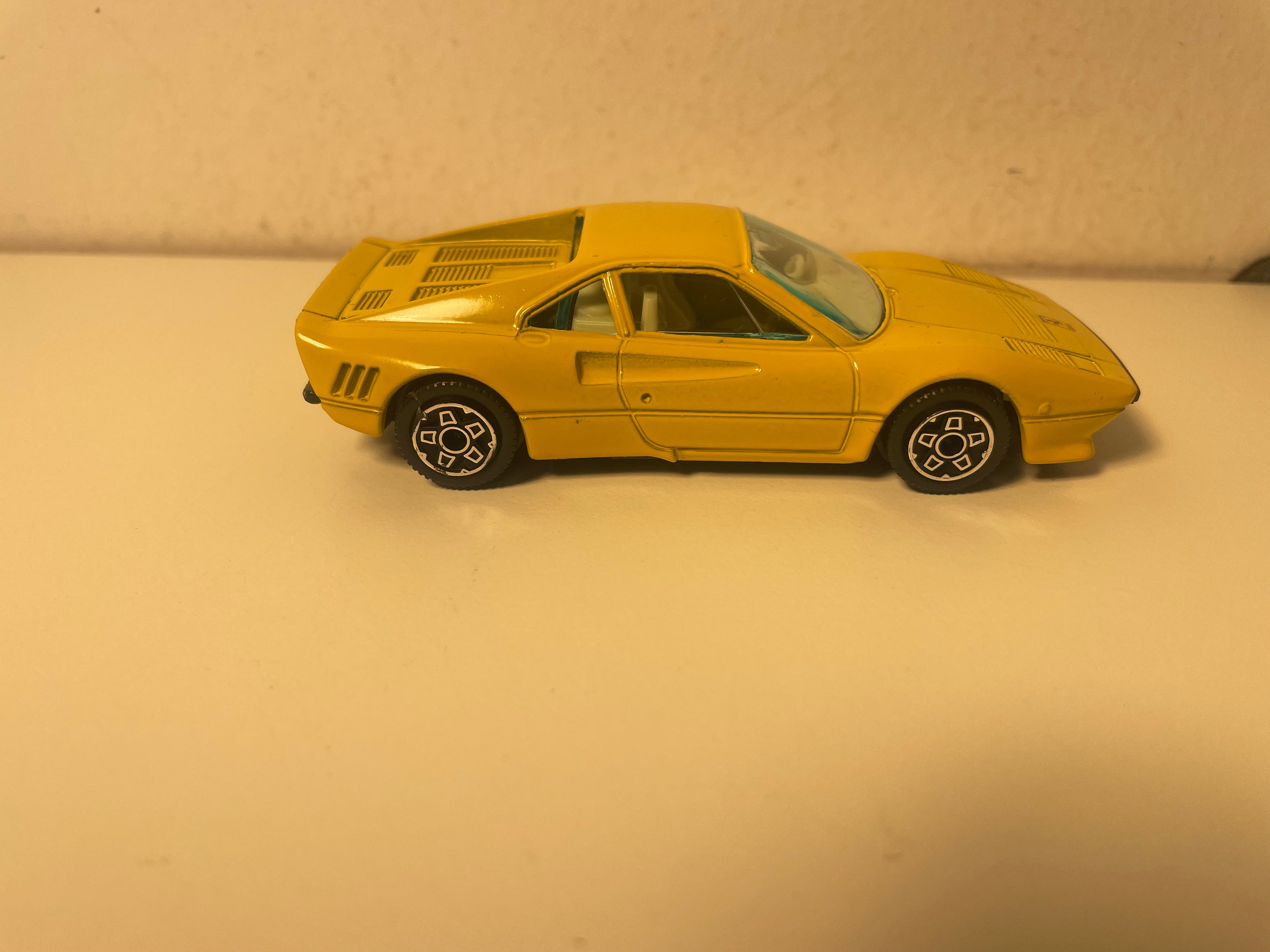 Ferrari GTO giel - BURAGO Referenz 4175