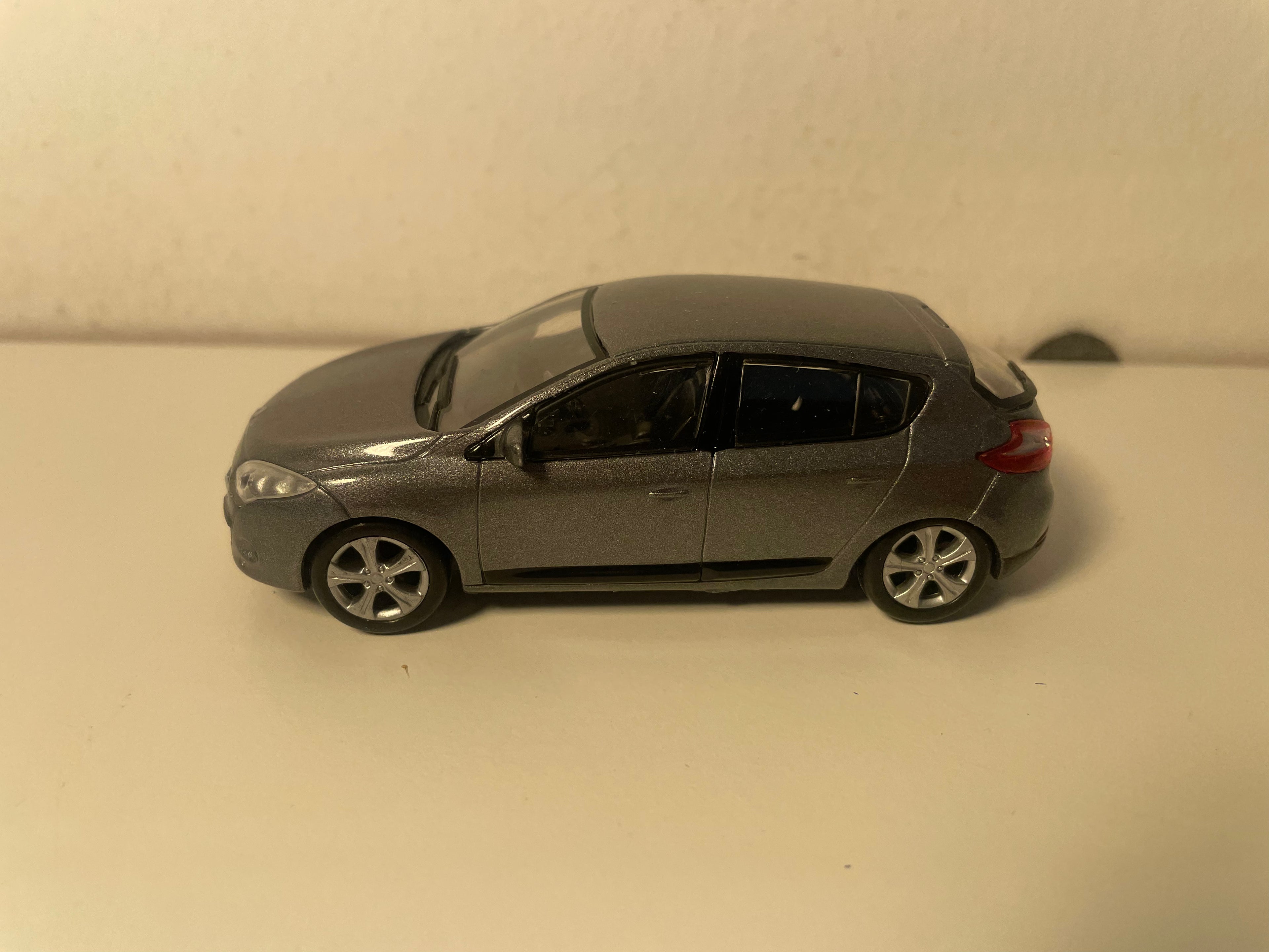 Renault Mégane Gray - MONDO MONDORS