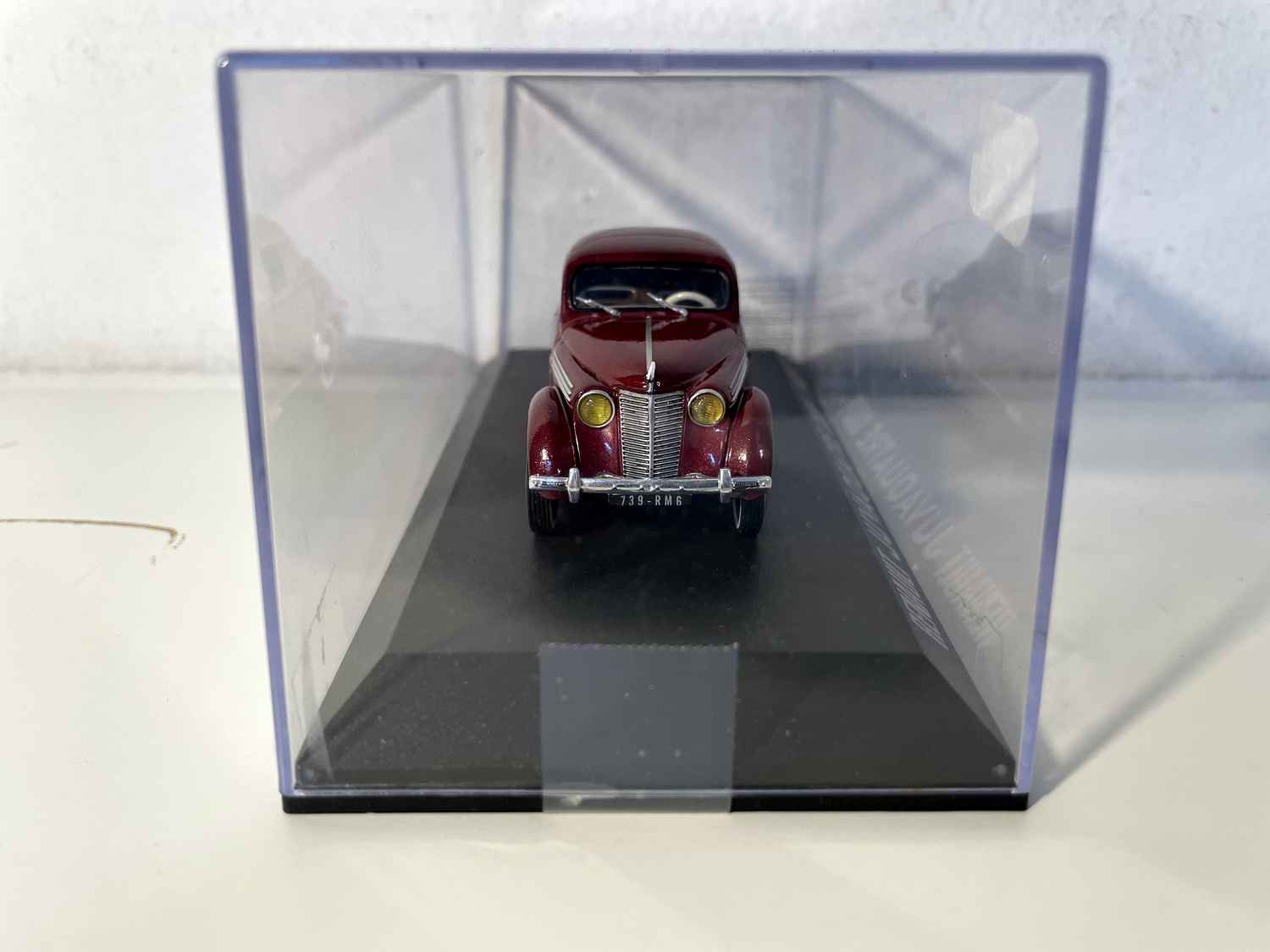1941 Renault Juvaquatre Burdeos Coupé