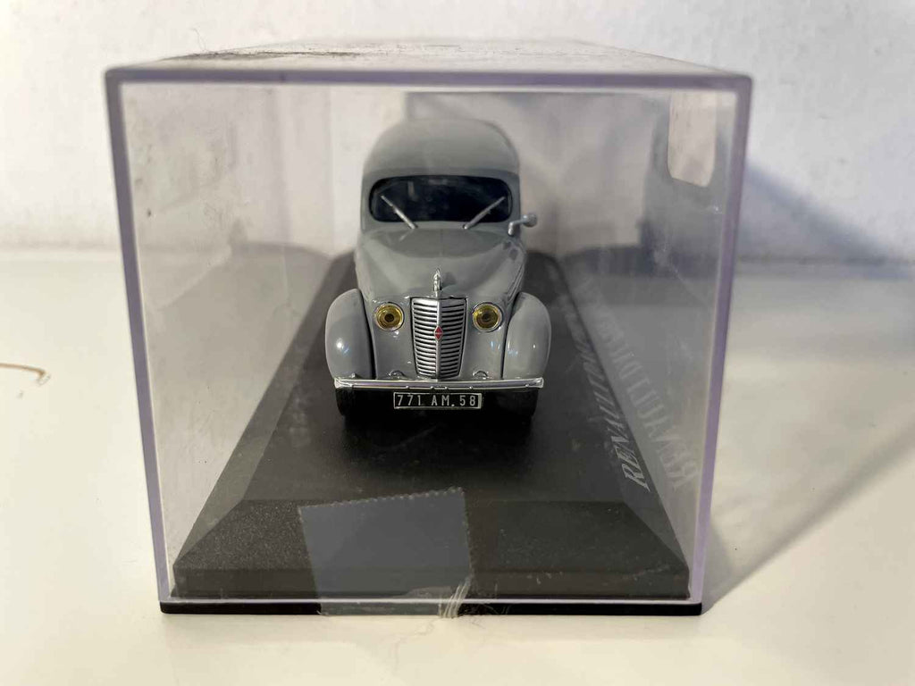 Renault Dauphinoise gris de 1955