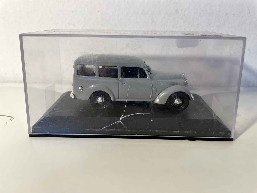 Renault Dauphinoise gris de 1955