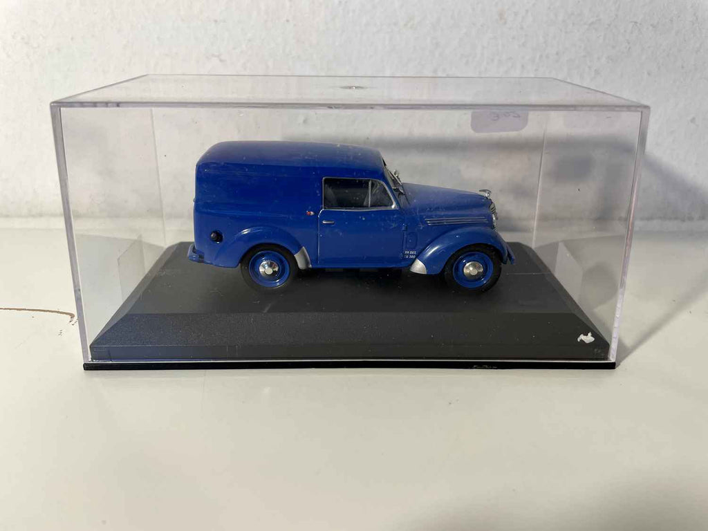 Renault Juvaquatre Dauphinoise azul