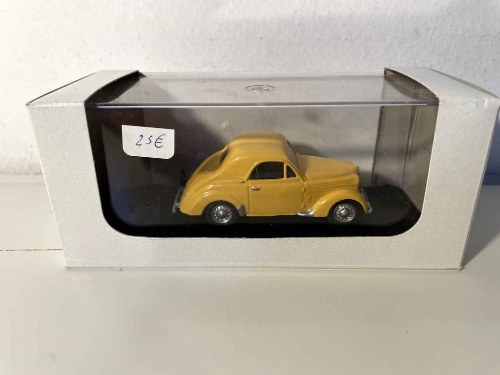 Renault Juvaquatre coupé amarillo (MINIROUTE referencia 79)