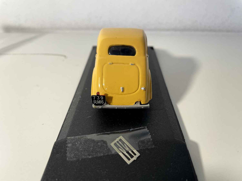 Renault Juvaquatre coupé amarillo (MINIROUTE referencia 79)