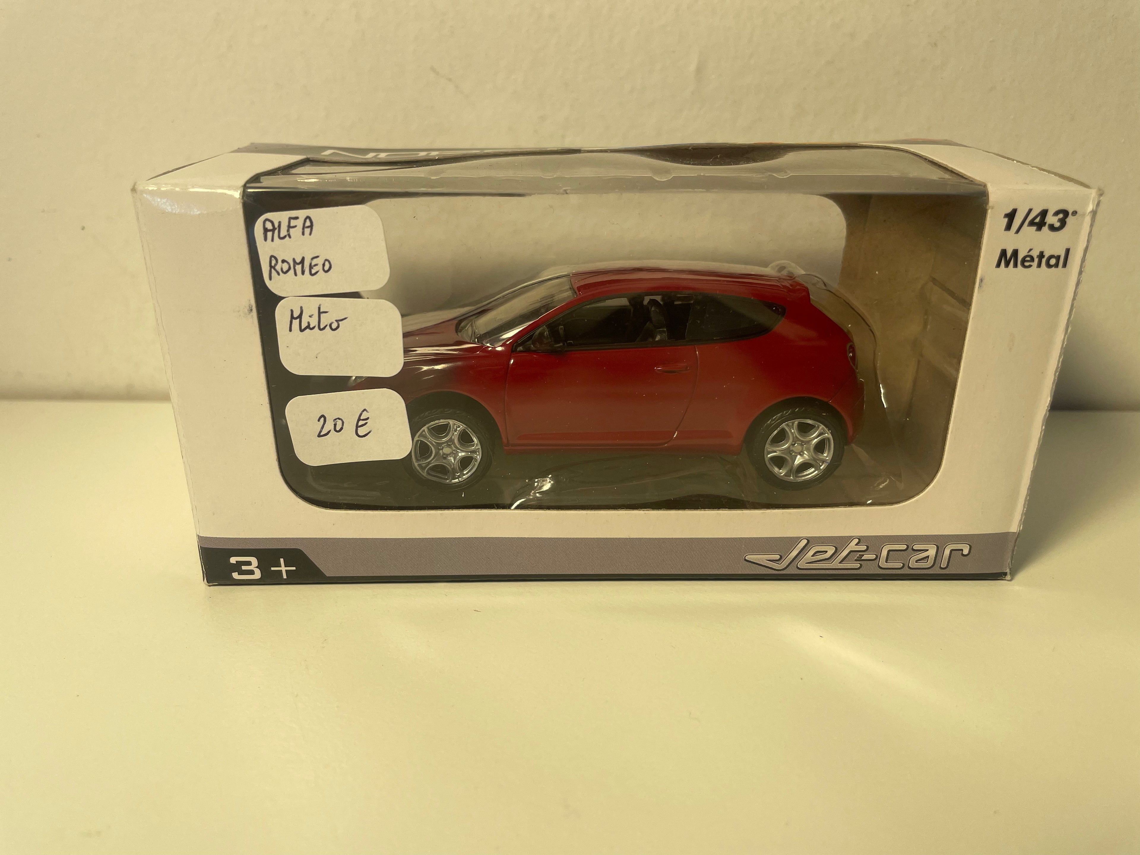 Alfa Roméo Mito rouge foncé/bordeaux - NOREV