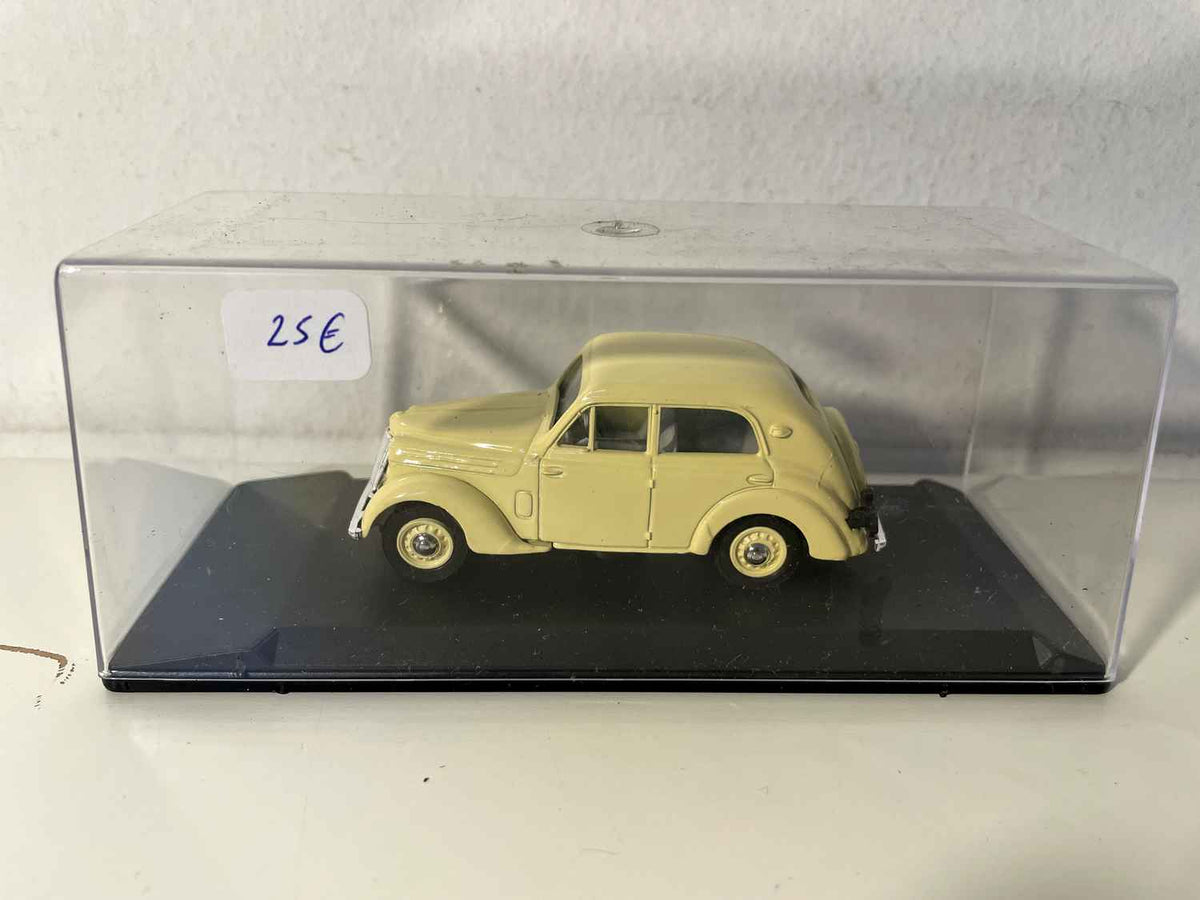 Renault Juvaquatre beige sedan 1938 - ELIGOR